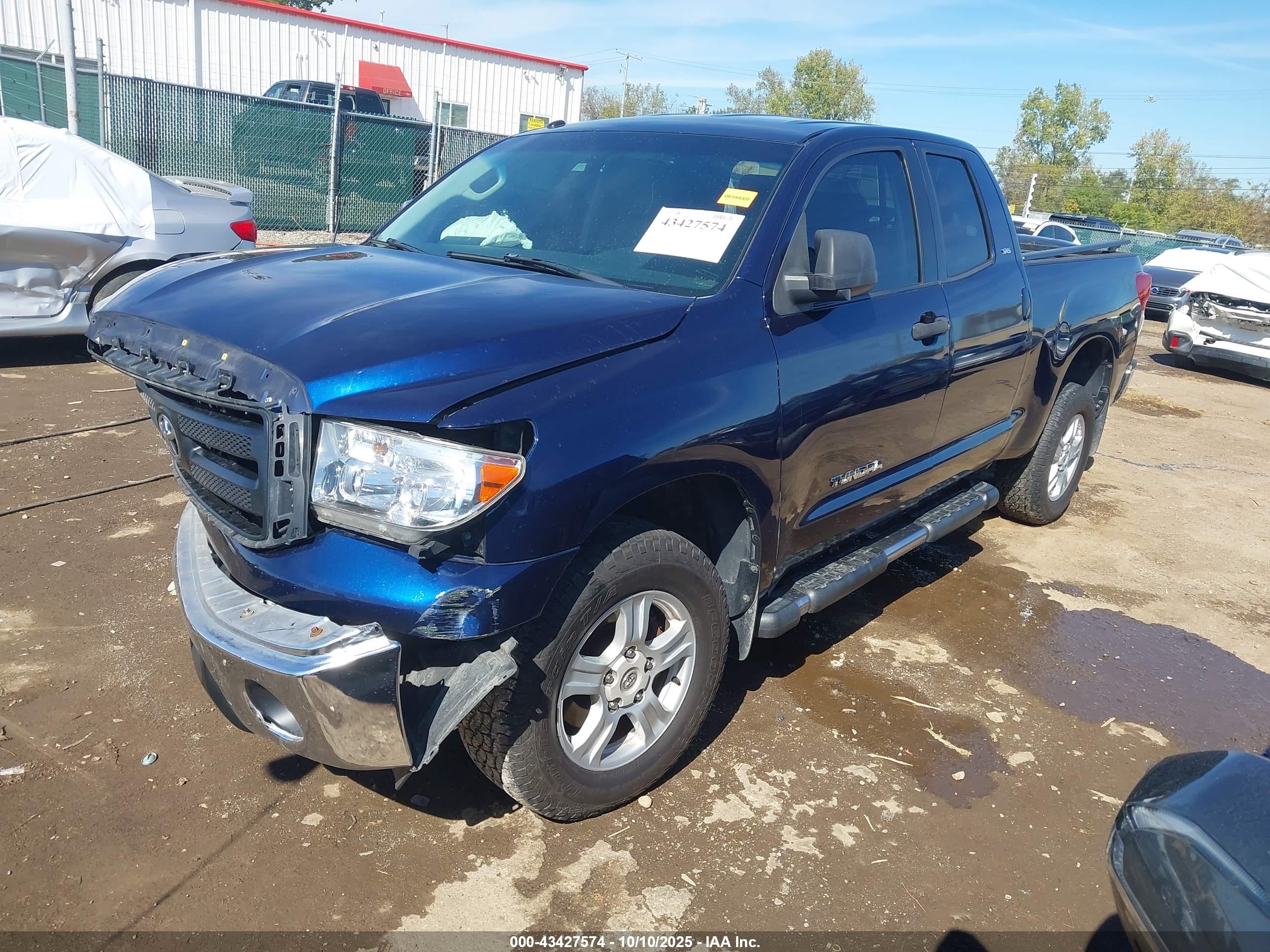 TOYOTA TUNDRA image 2