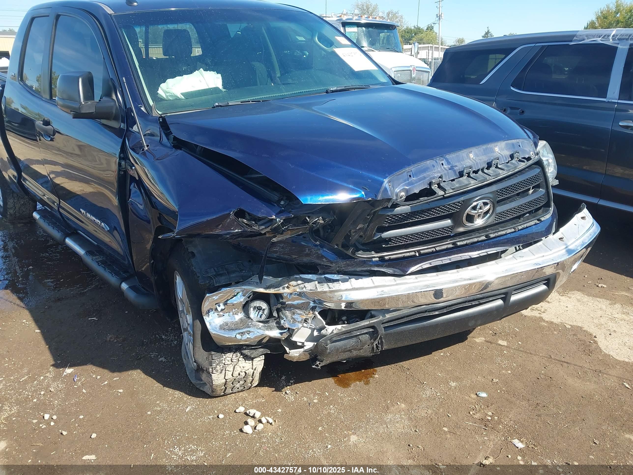 TOYOTA TUNDRA image 6
