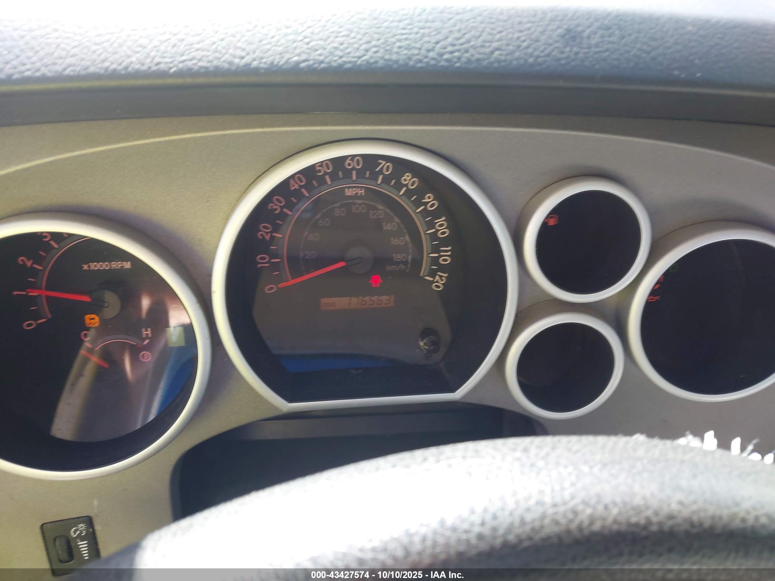 TOYOTA TUNDRA image 7
