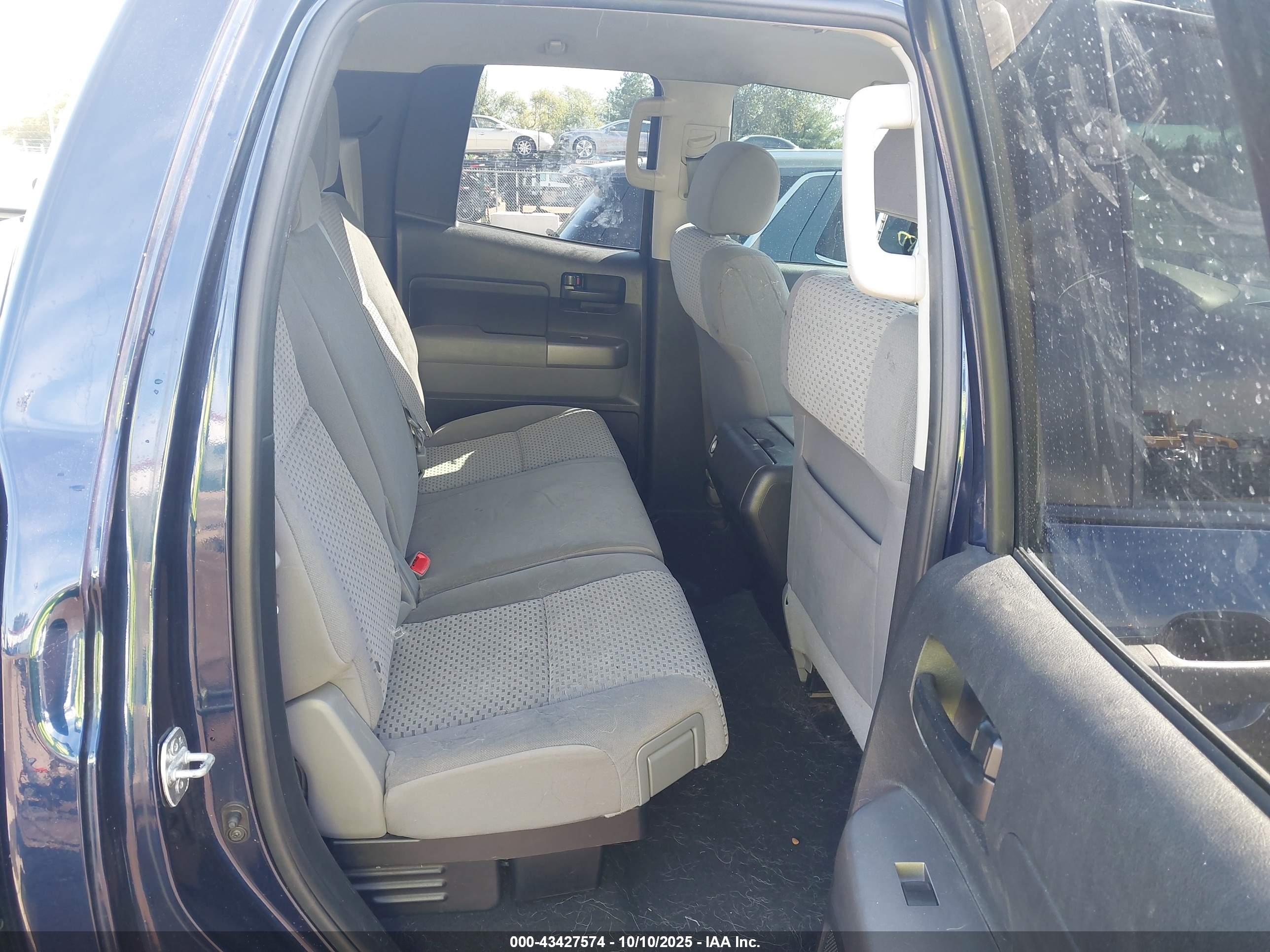 TOYOTA TUNDRA image 8