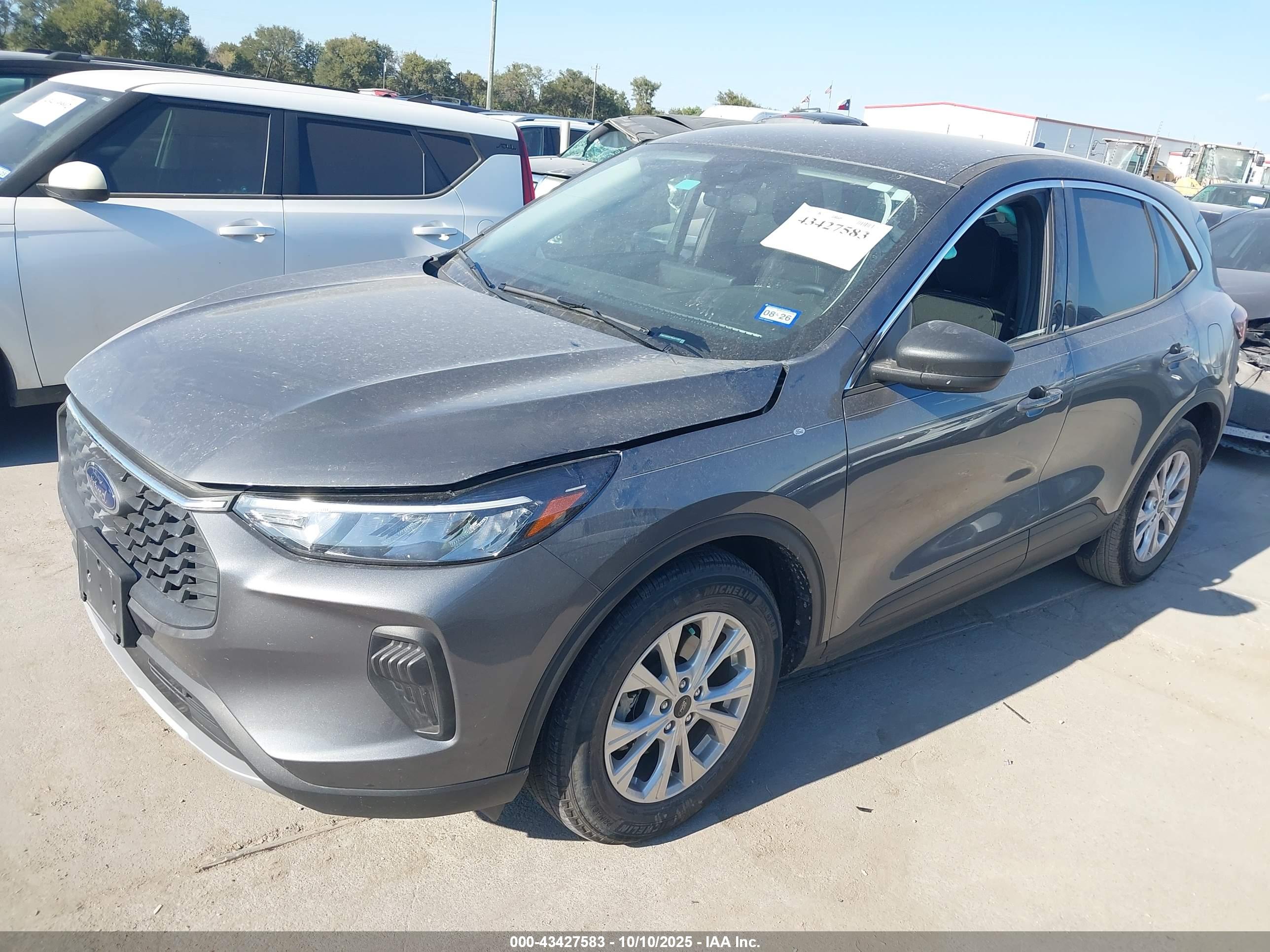 FORD ESCAPE image 2