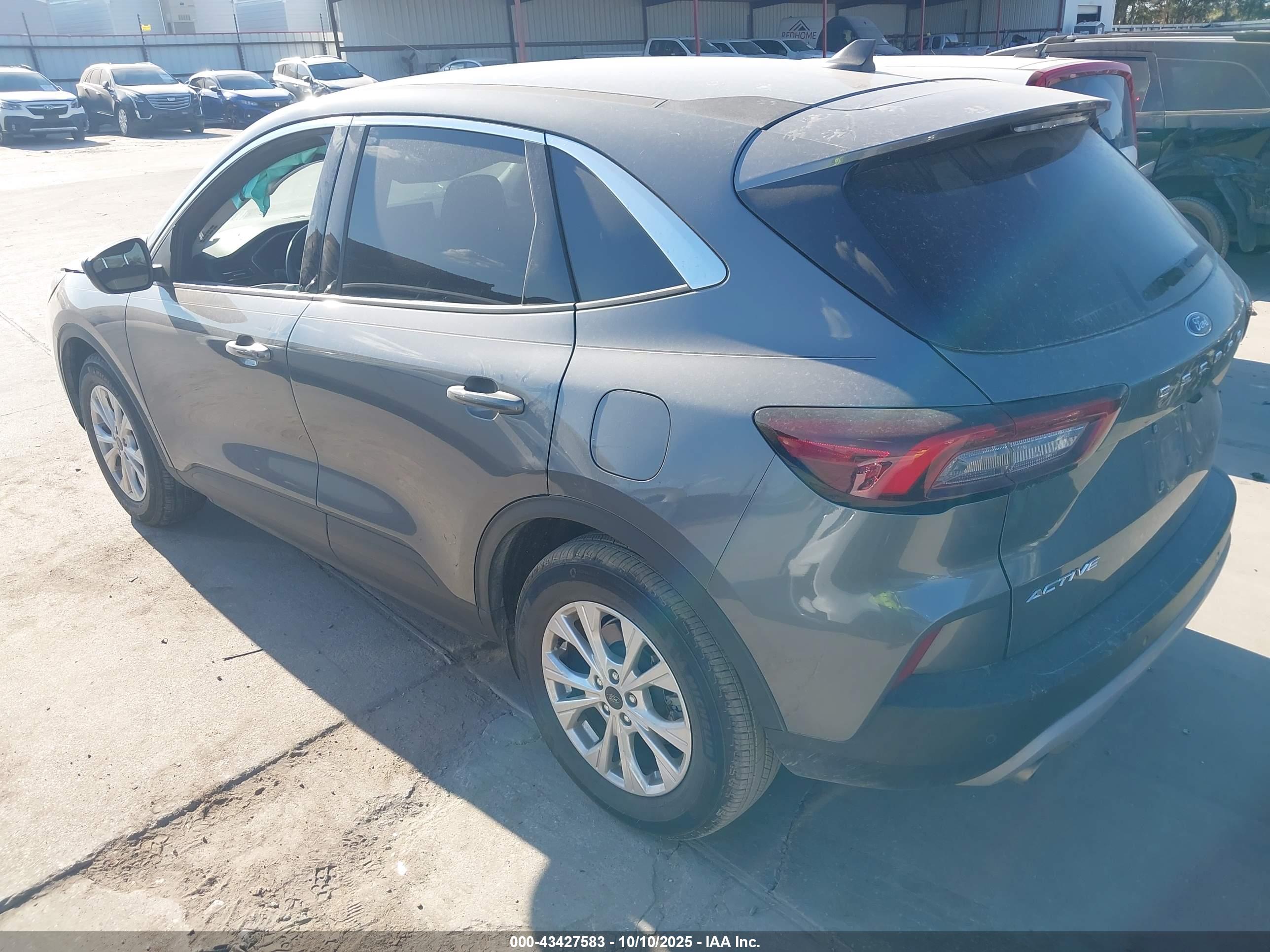 FORD ESCAPE image 3