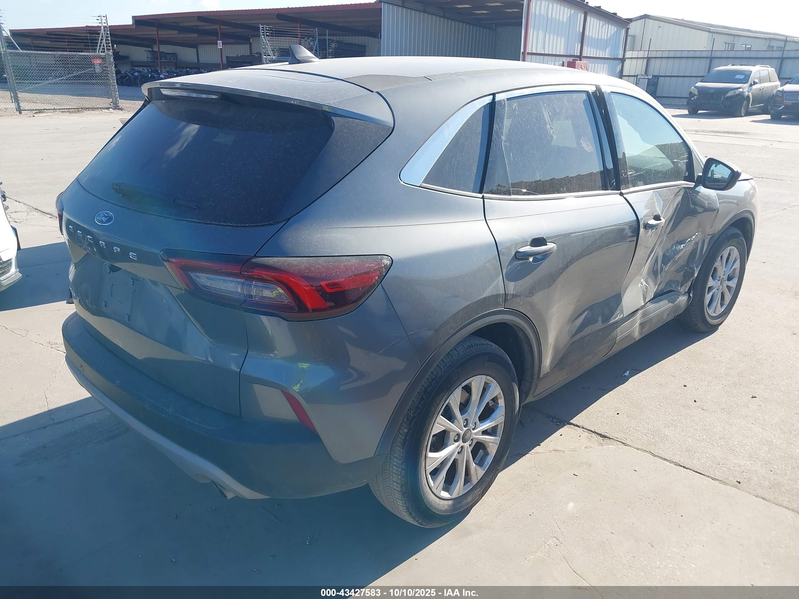 FORD ESCAPE image 4