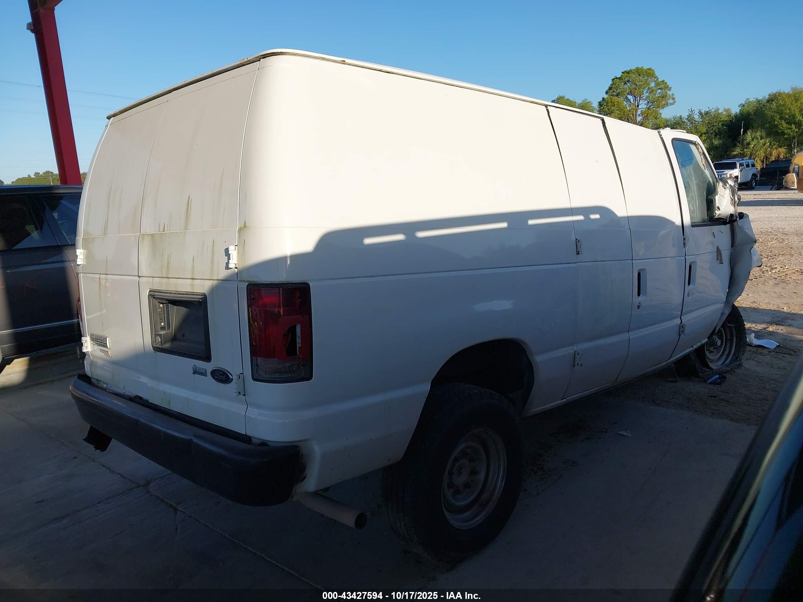 FORD E-250 image 4