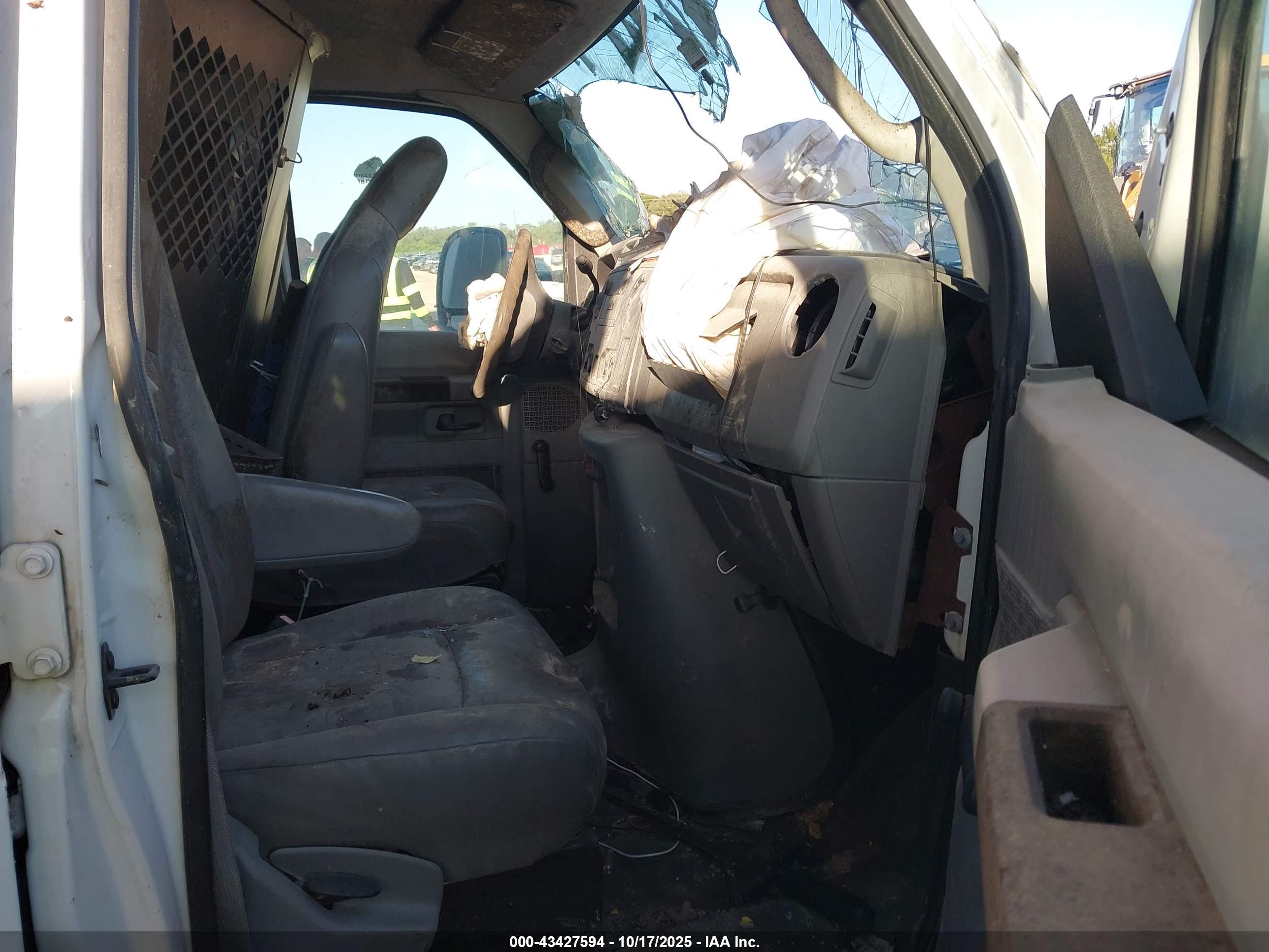 FORD E-250 image 5