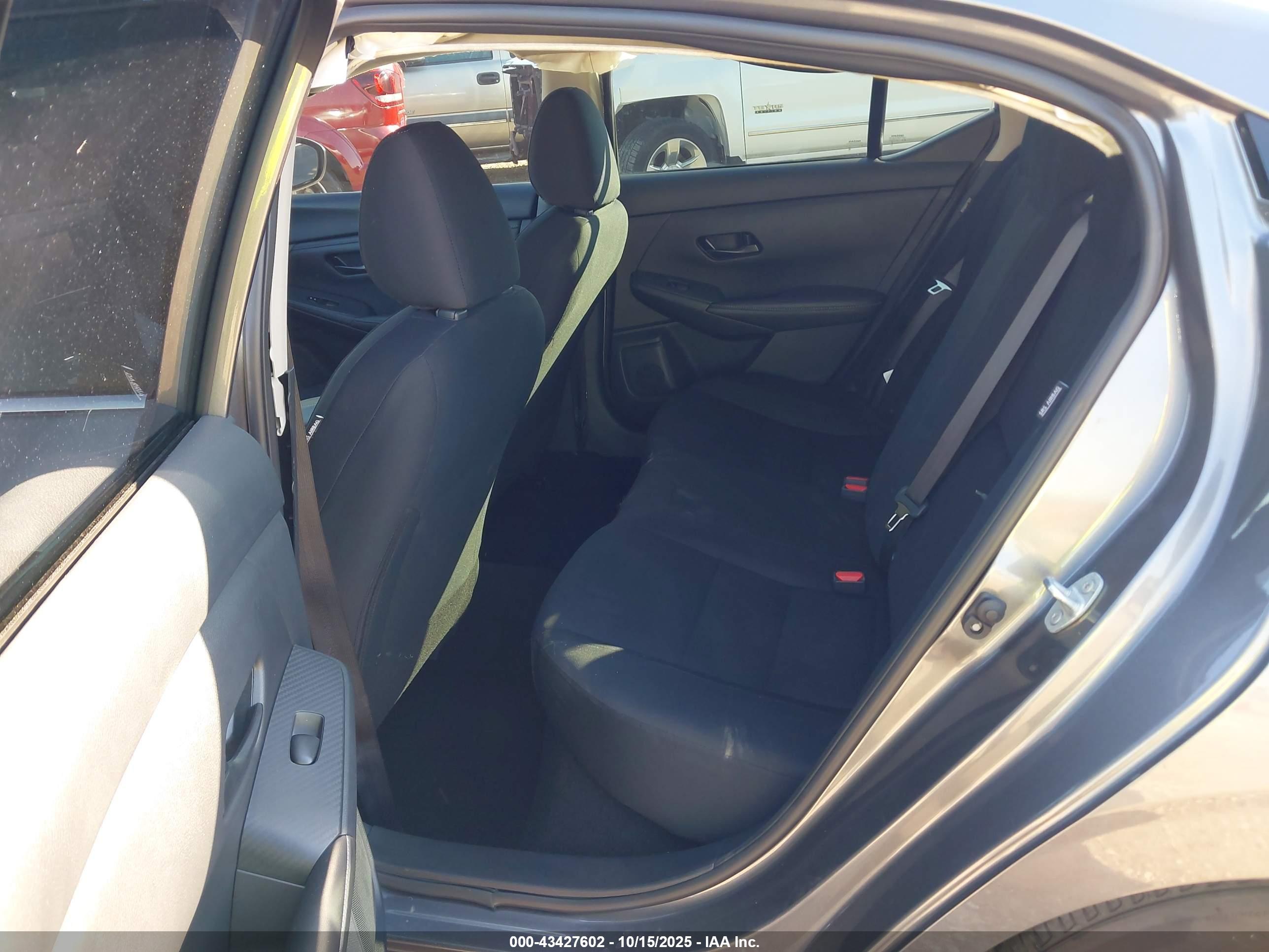 NISSAN SENTRA image 8