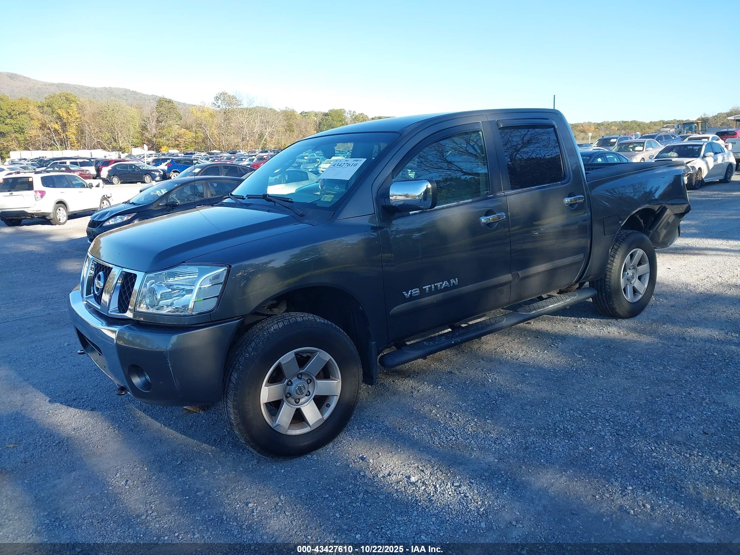 NISSAN TITAN image 2