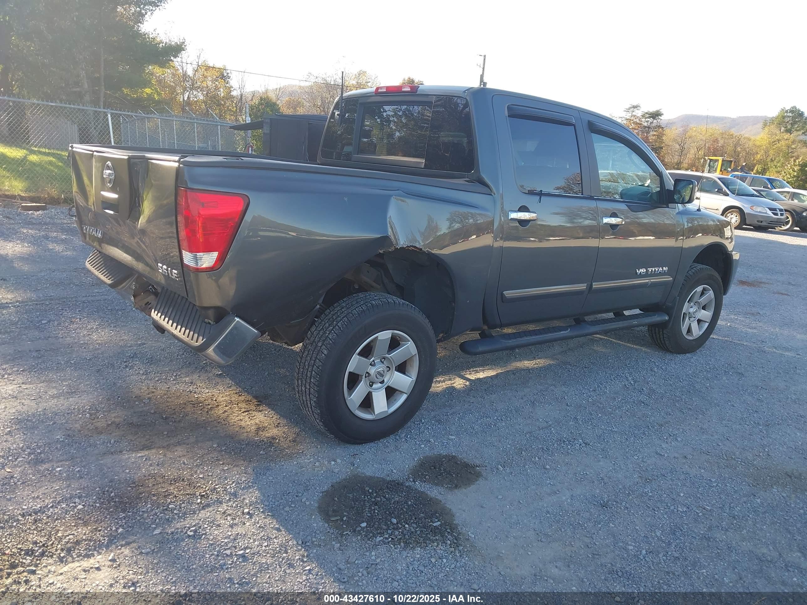 NISSAN TITAN image 4