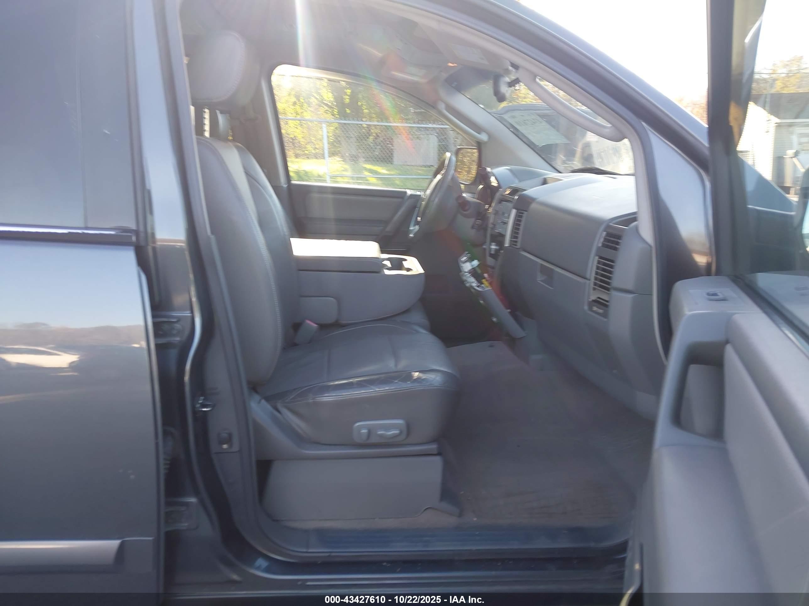 NISSAN TITAN image 5