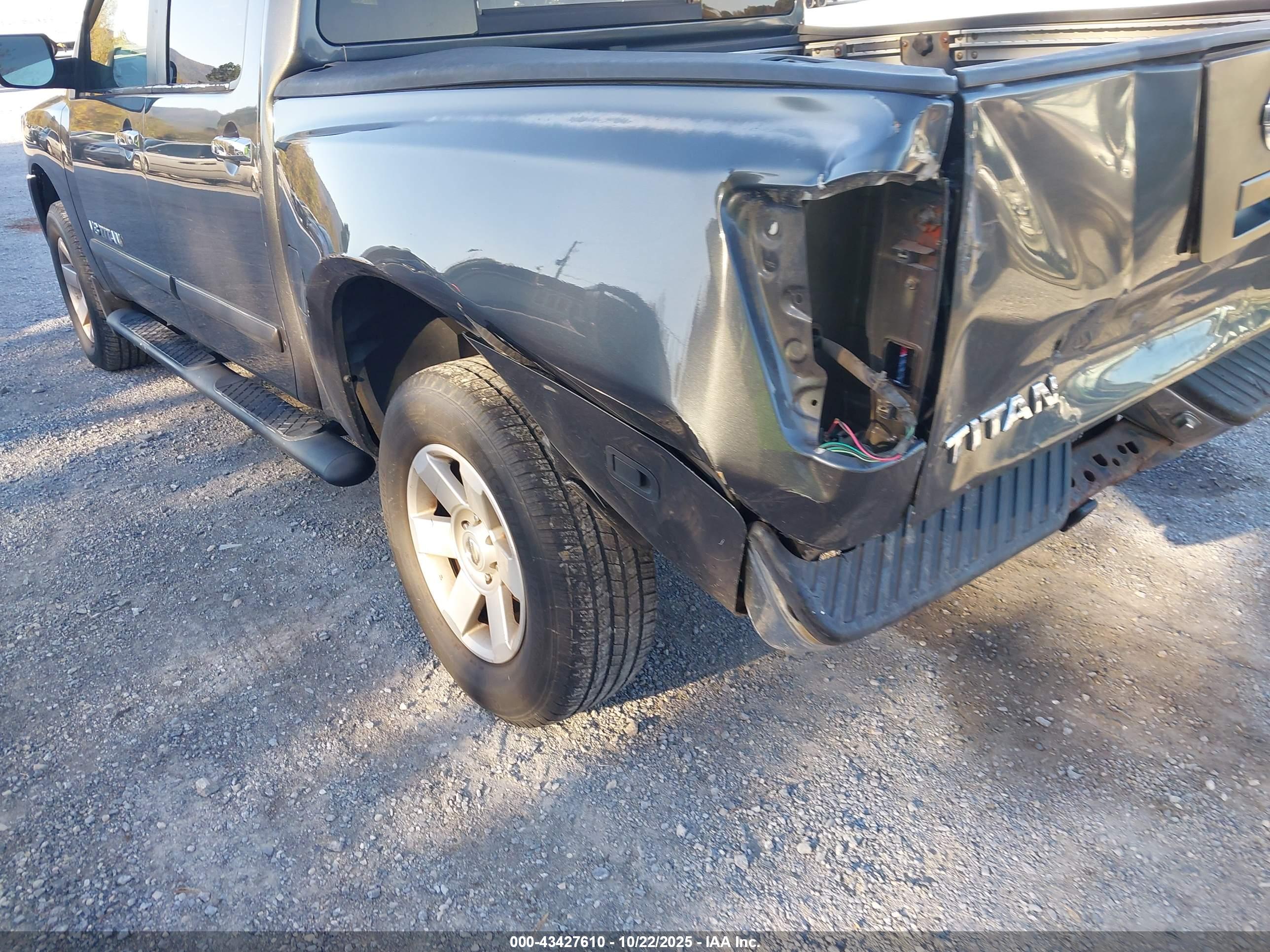 NISSAN TITAN image 6