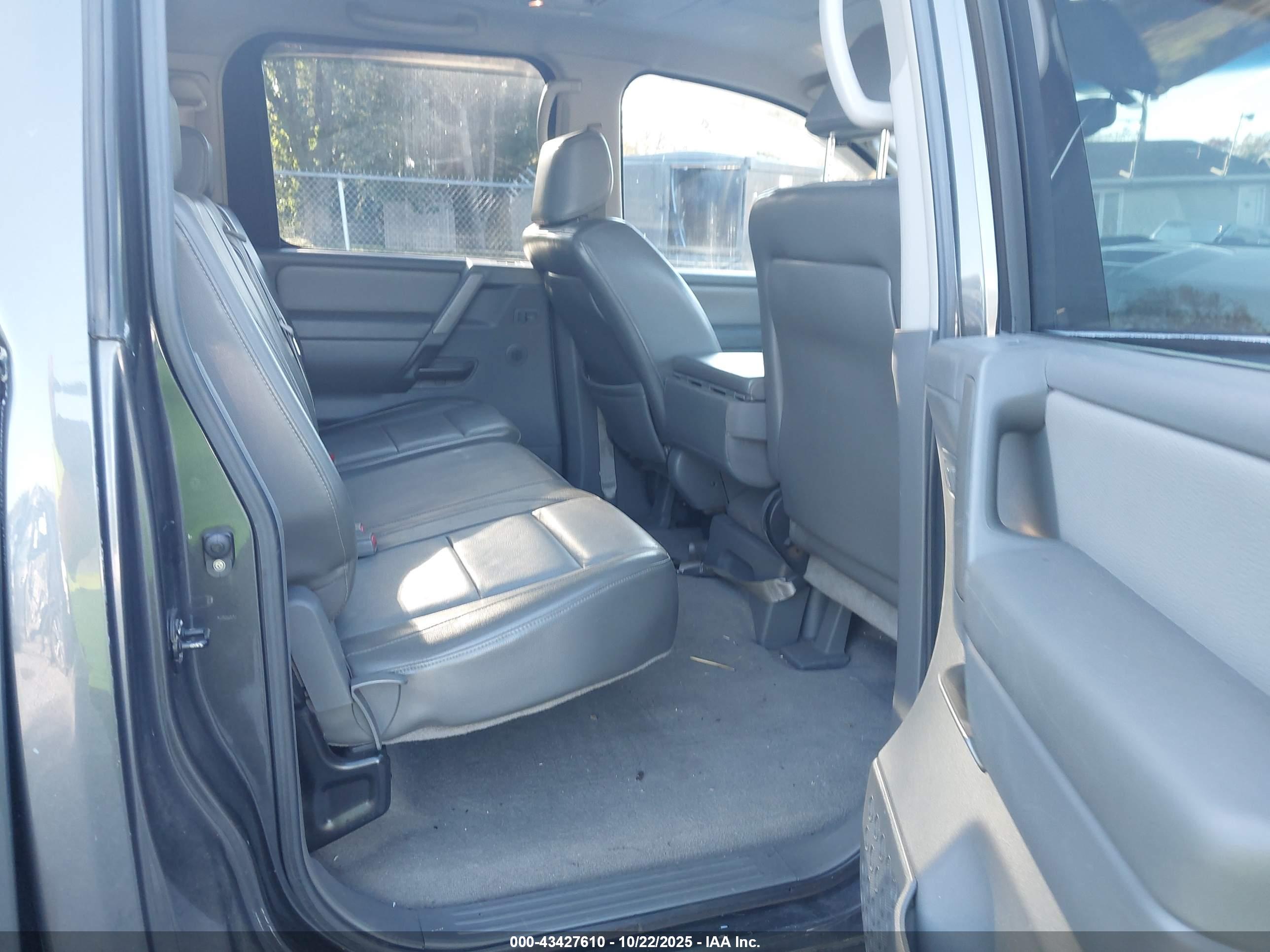 NISSAN TITAN image 8