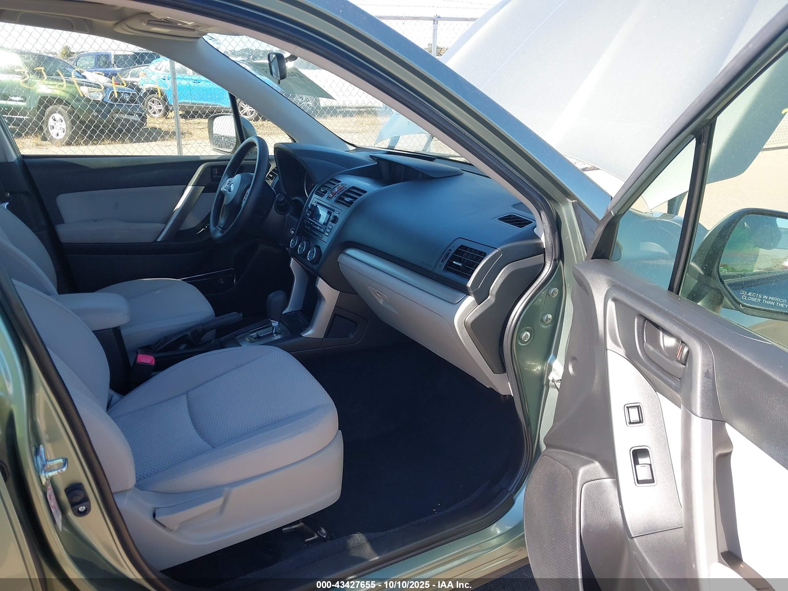 SUBARU FORESTER image 5