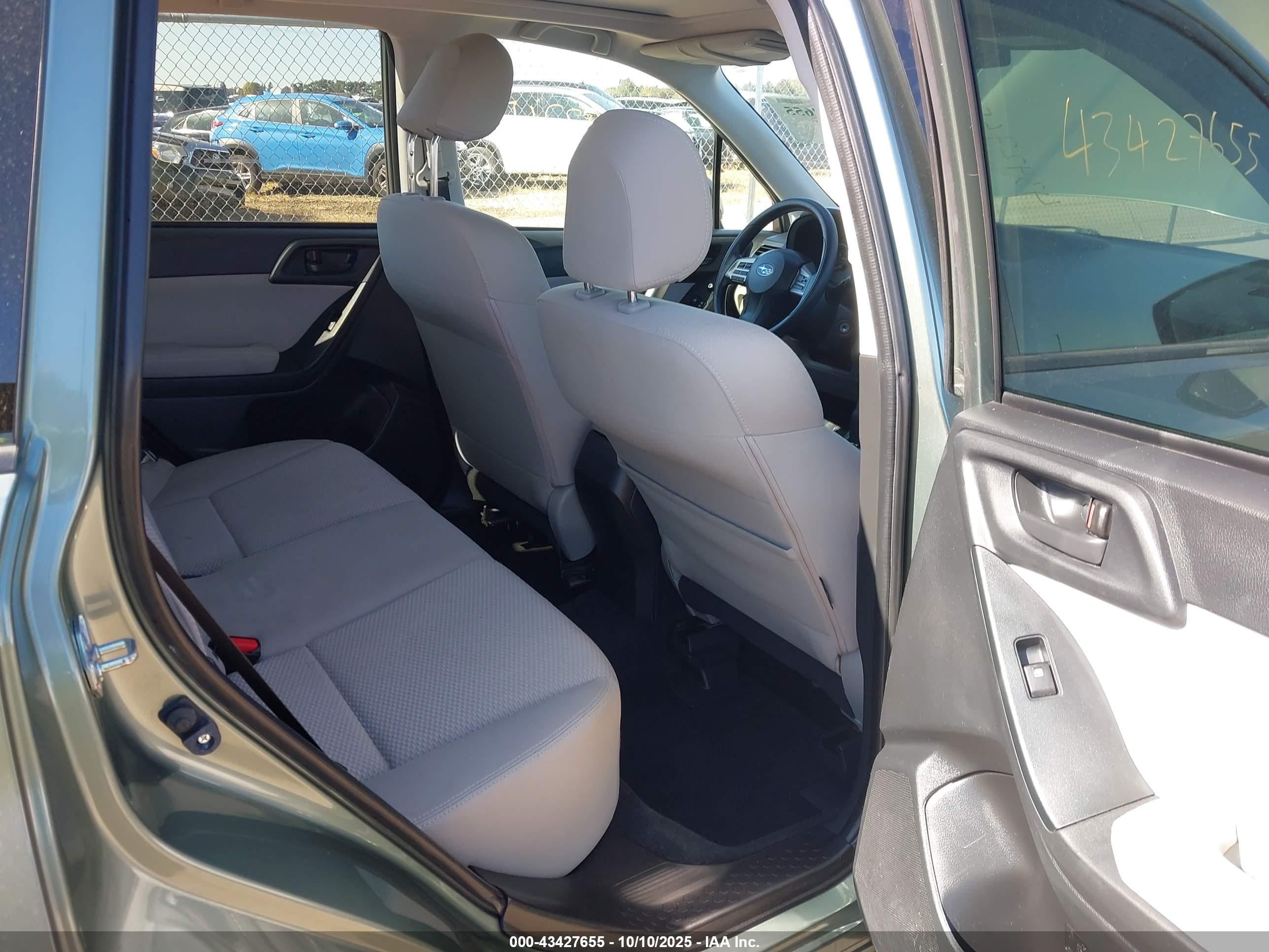 SUBARU FORESTER image 8