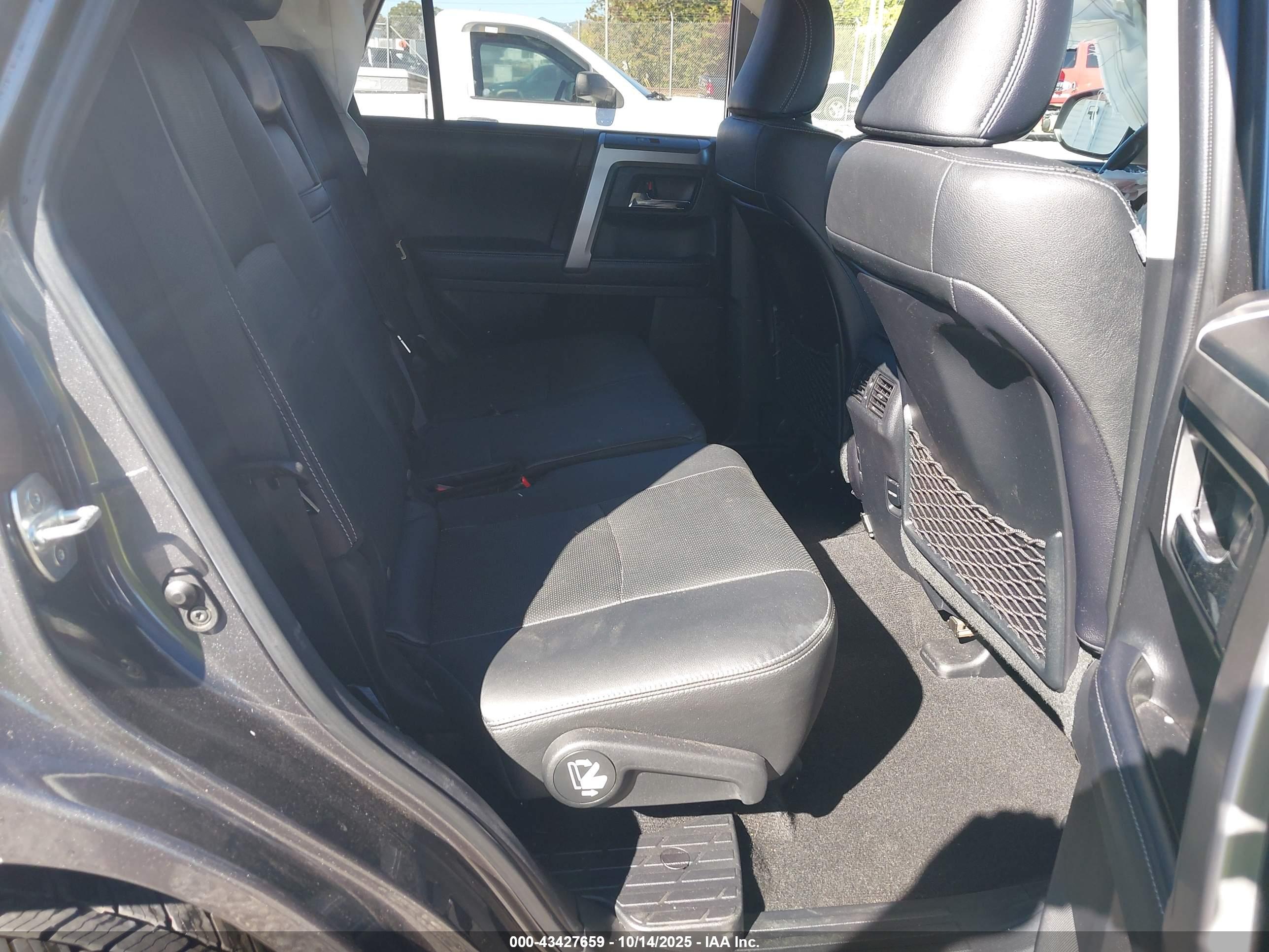 TOYOTA 4RUNNER image 8