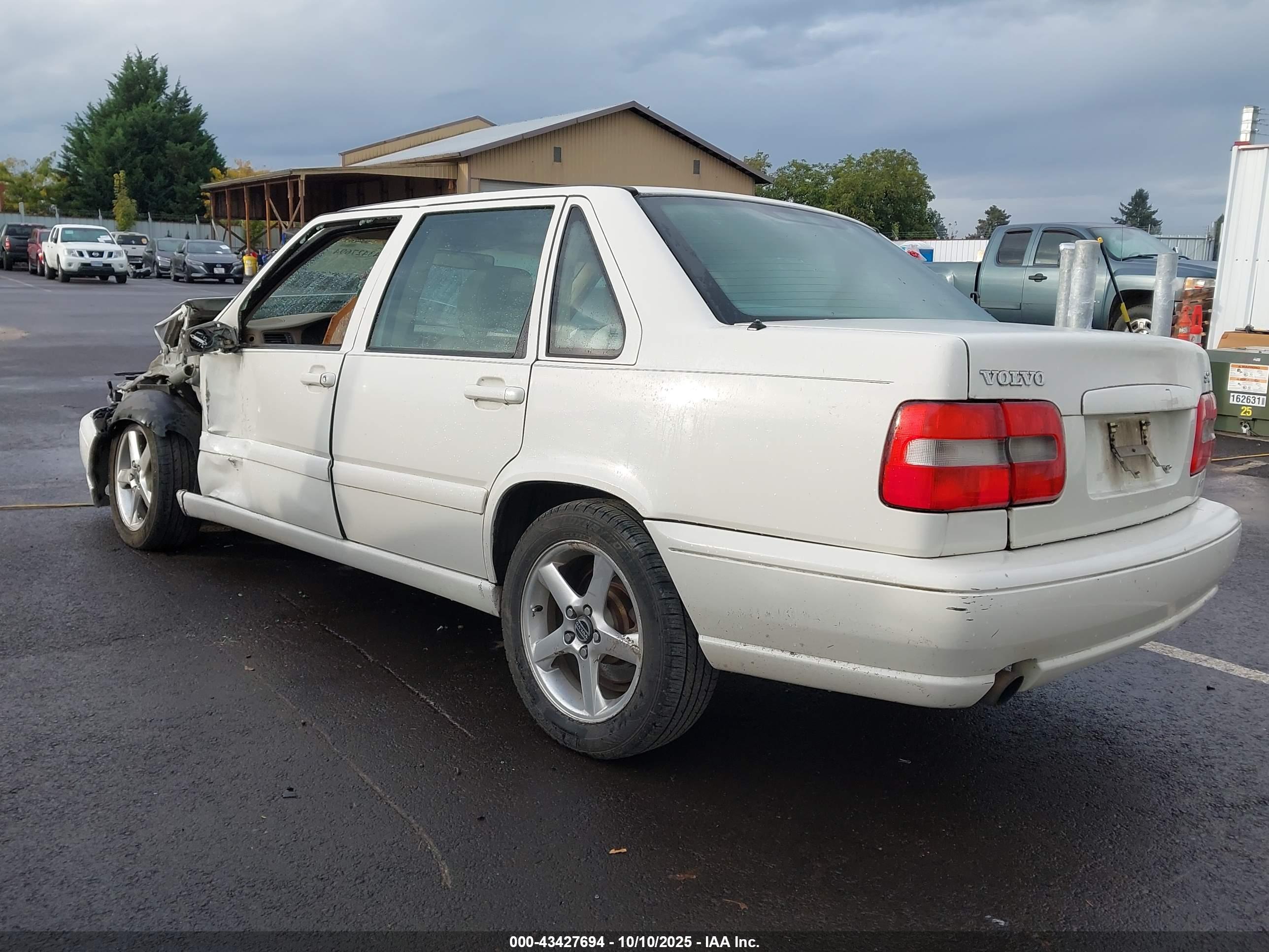 VOLVO S70 image 3