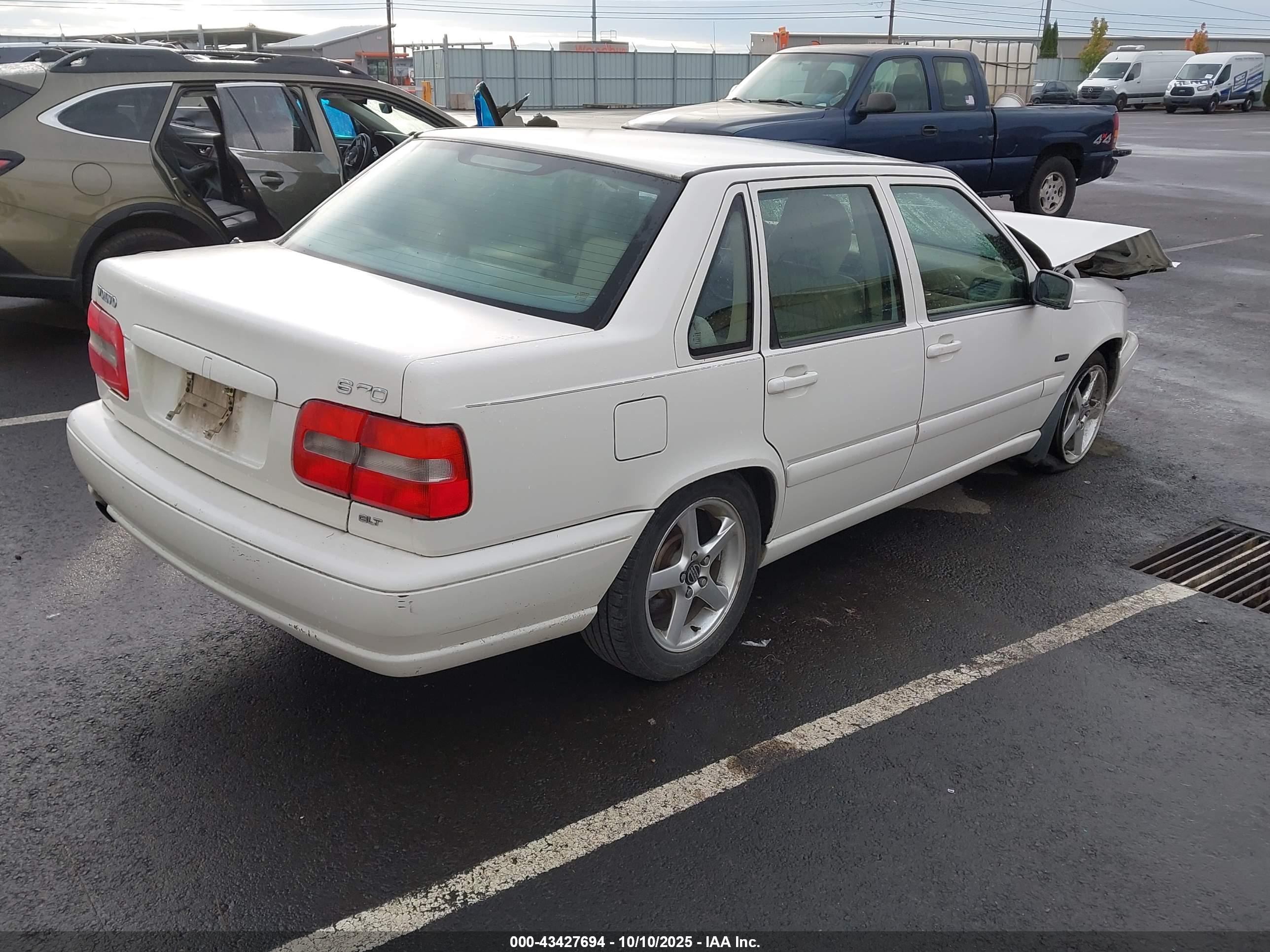VOLVO S70 image 4
