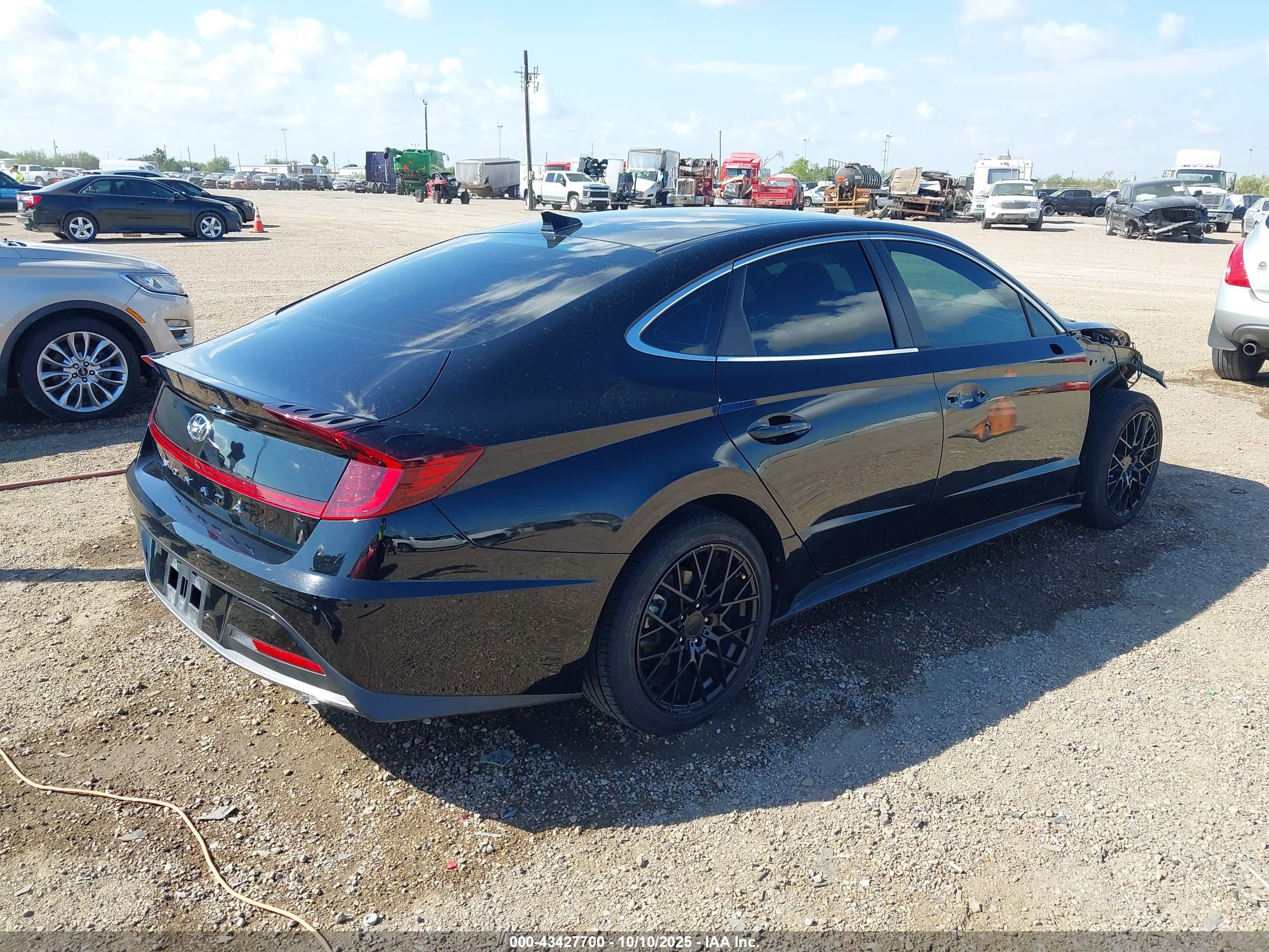 HYUNDAI SONATA image 4