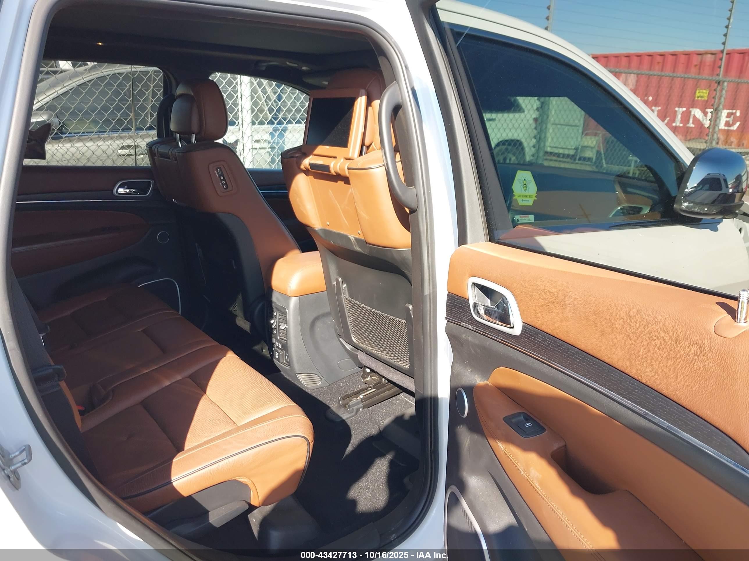 JEEP GRAND image 8