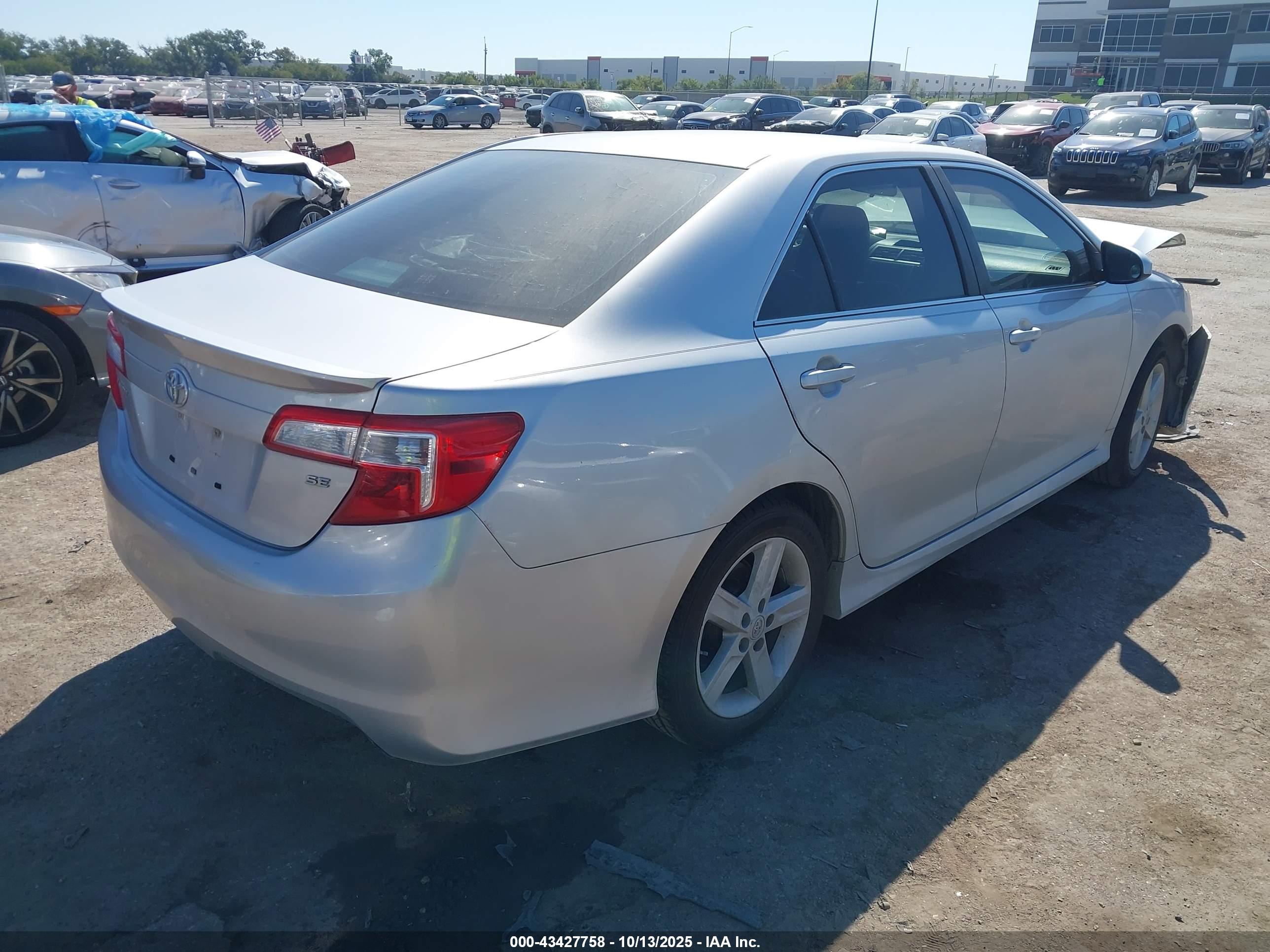 TOYOTA CAMRY image 4