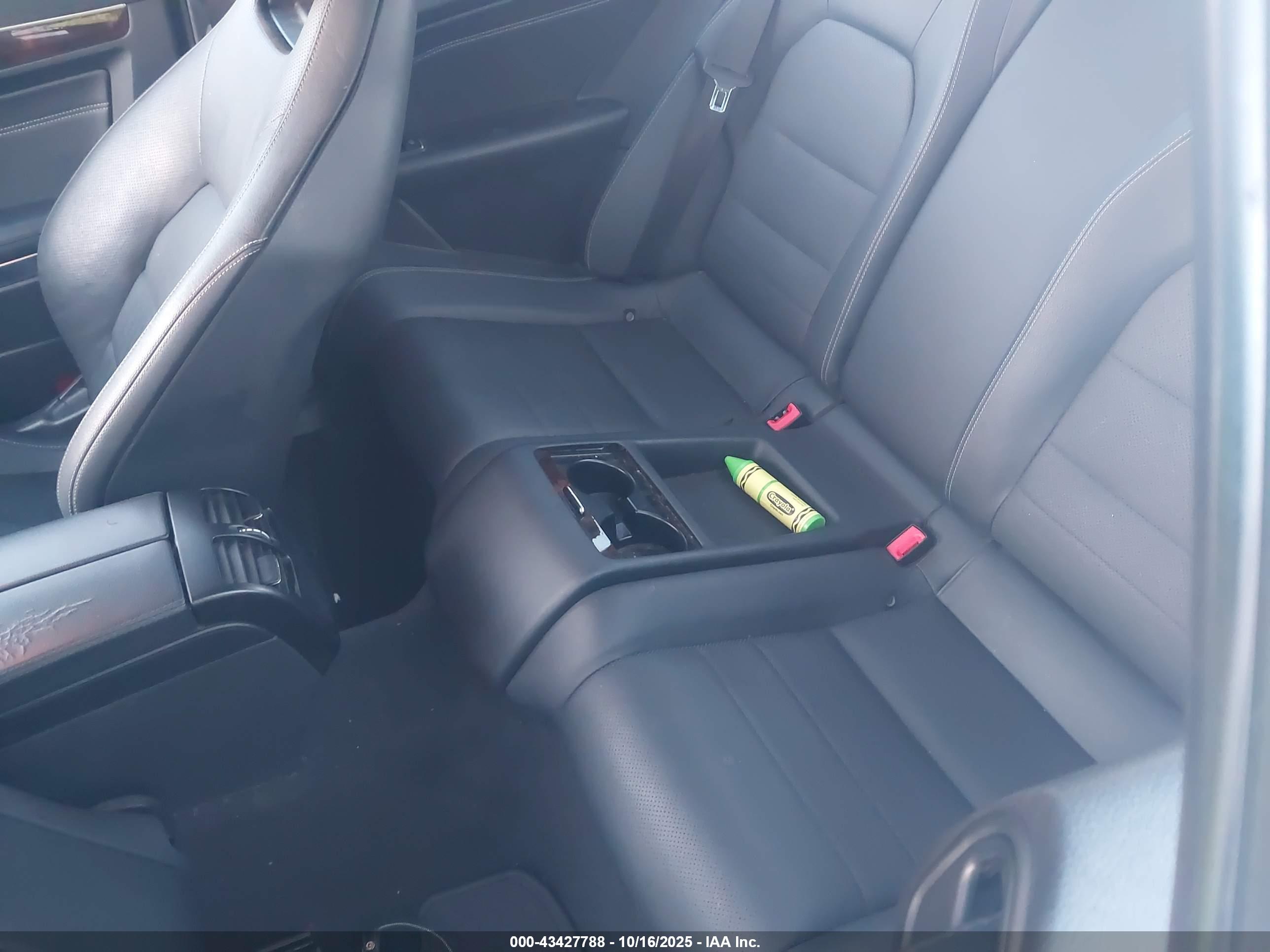 MERCEDES-BENZ E image 8