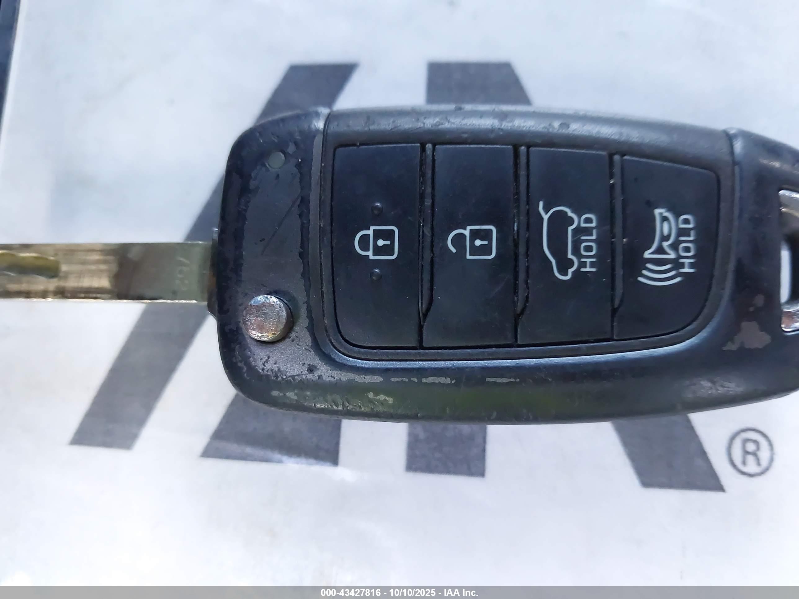 HYUNDAI KONA image 11