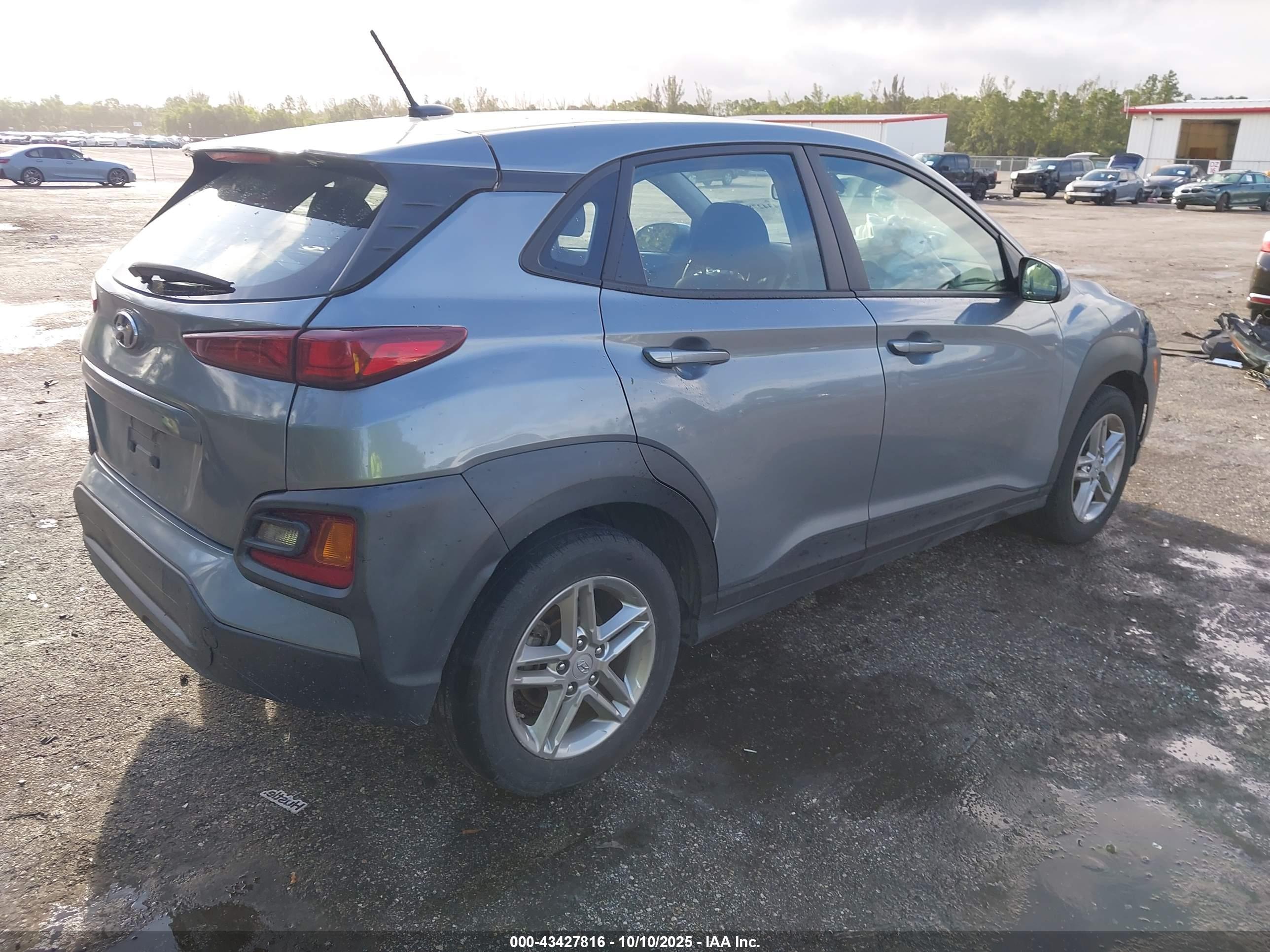HYUNDAI KONA image 4