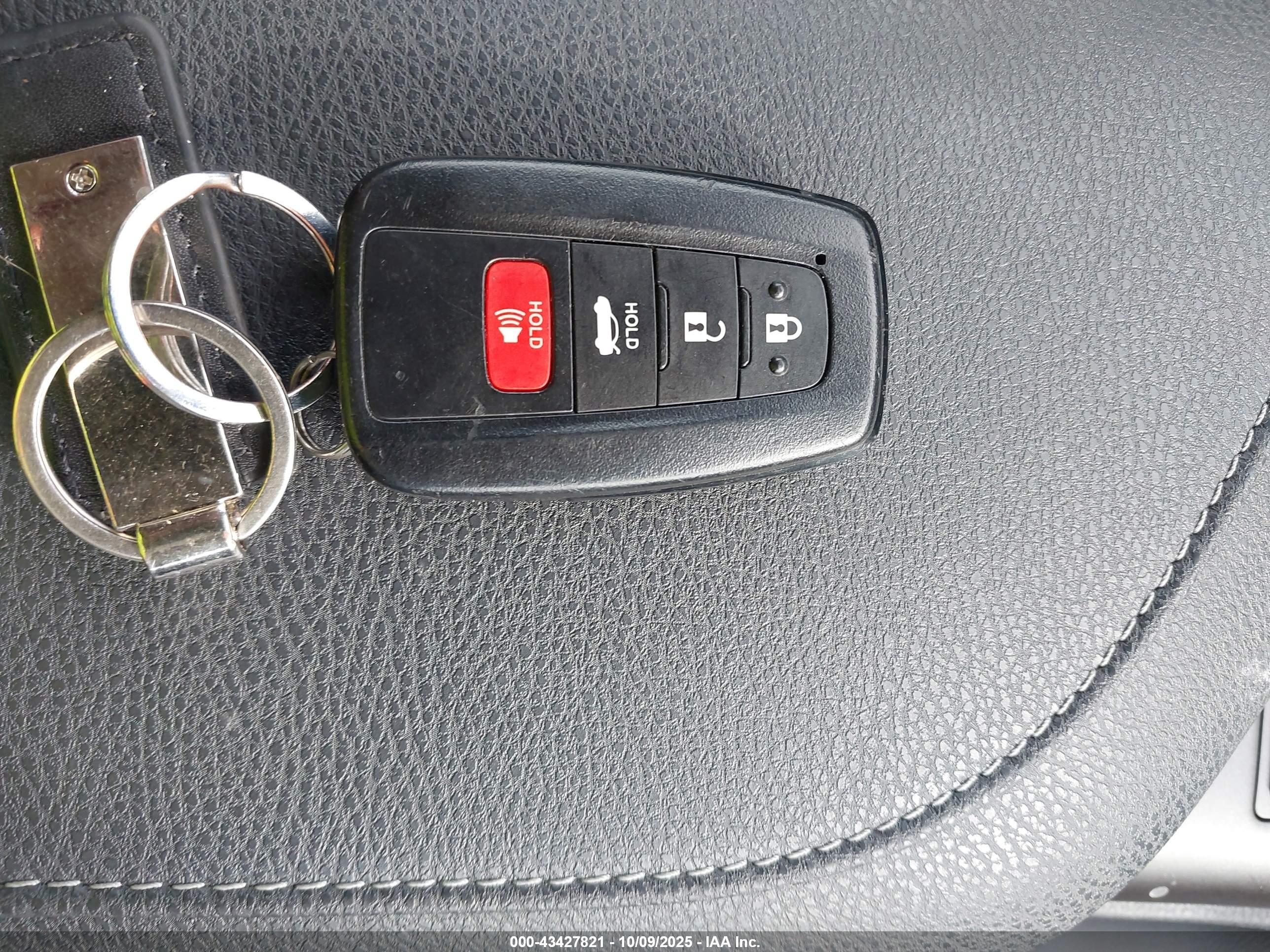 TOYOTA CAMRY image 11