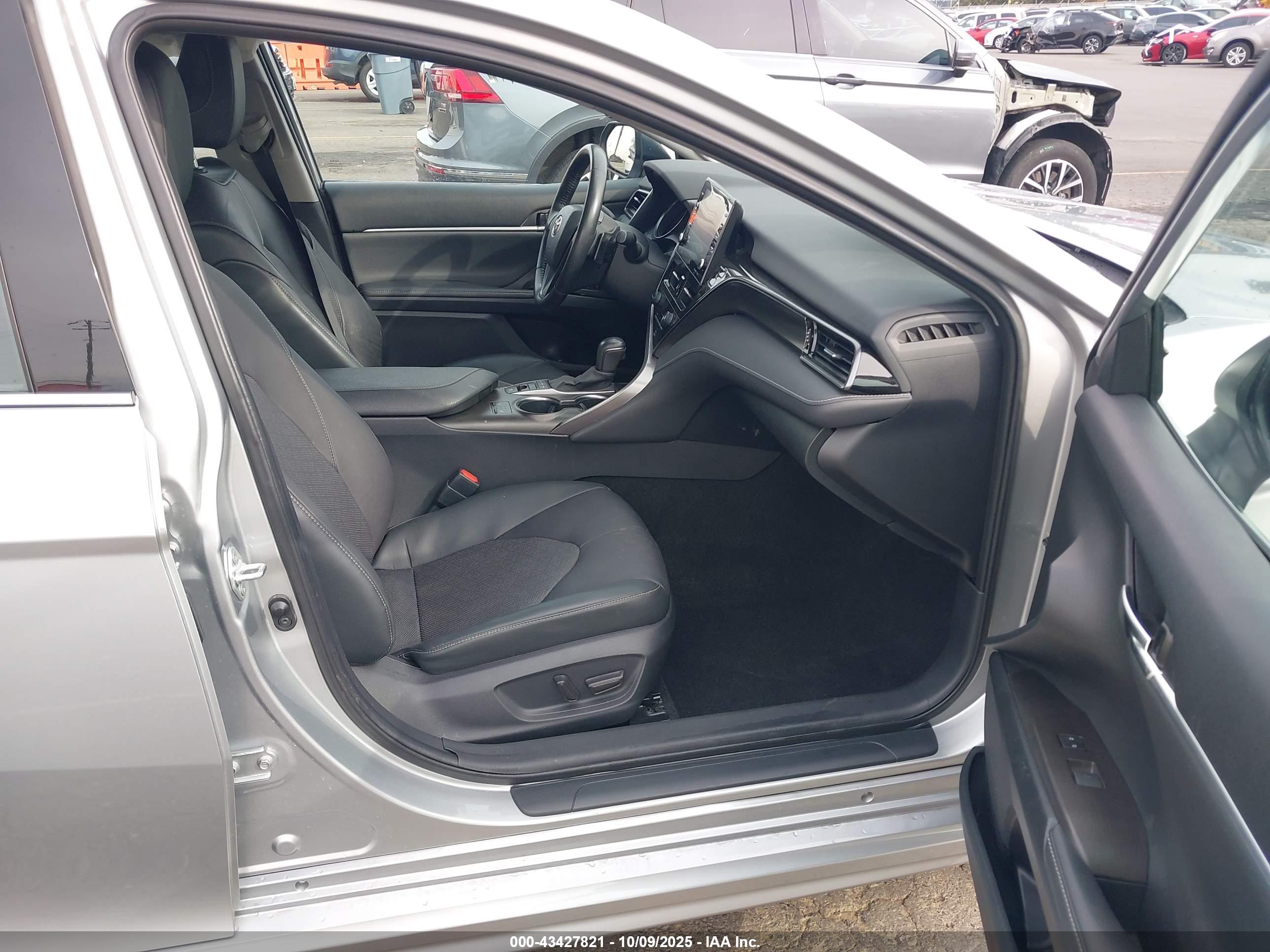 TOYOTA CAMRY image 5