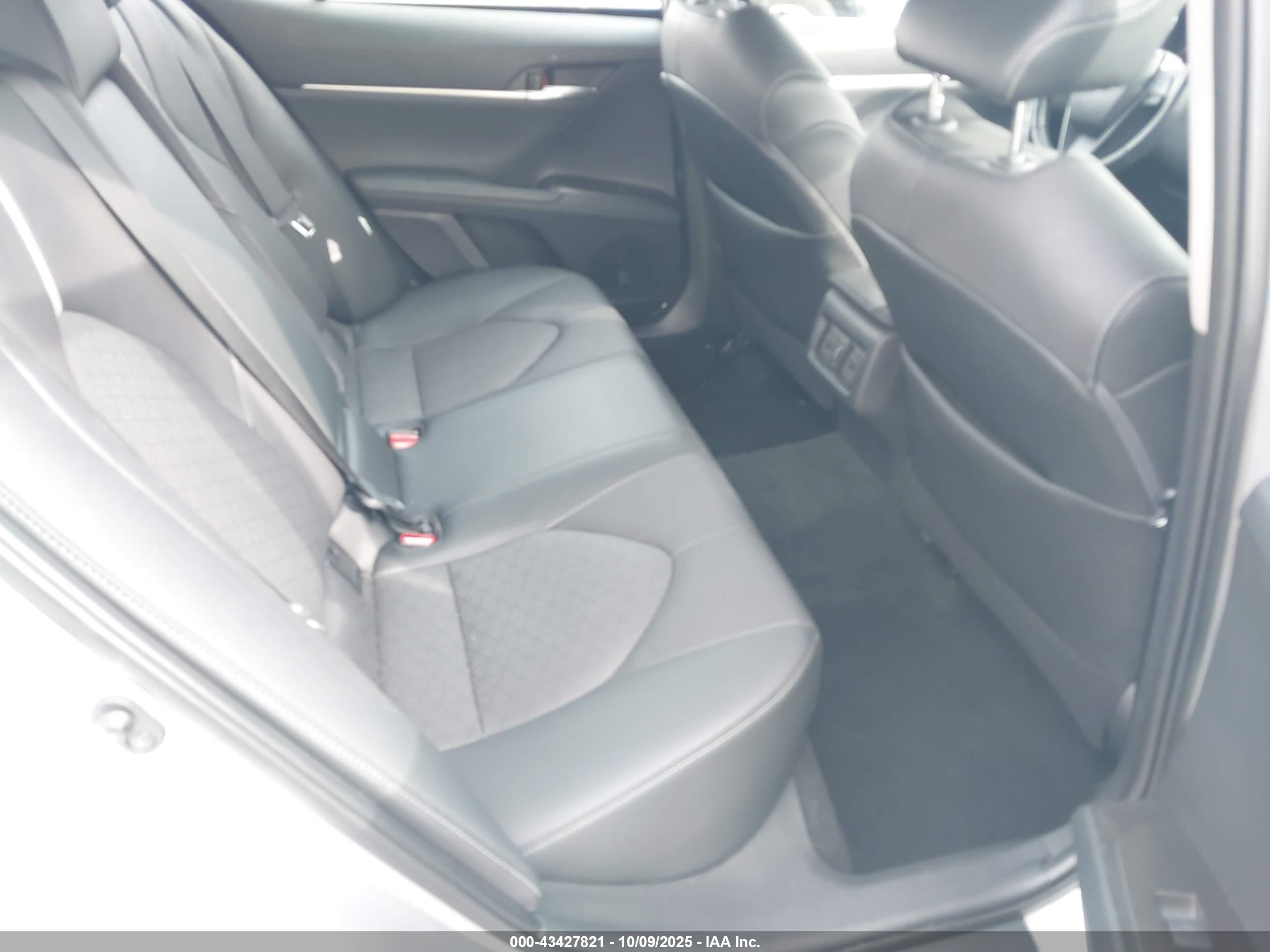 TOYOTA CAMRY image 8