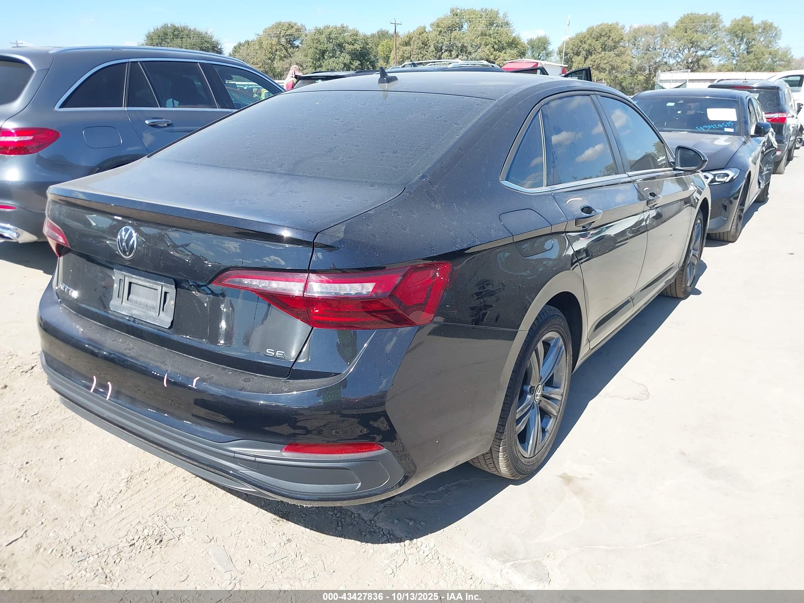 VOLKSWAGEN JETTA image 4