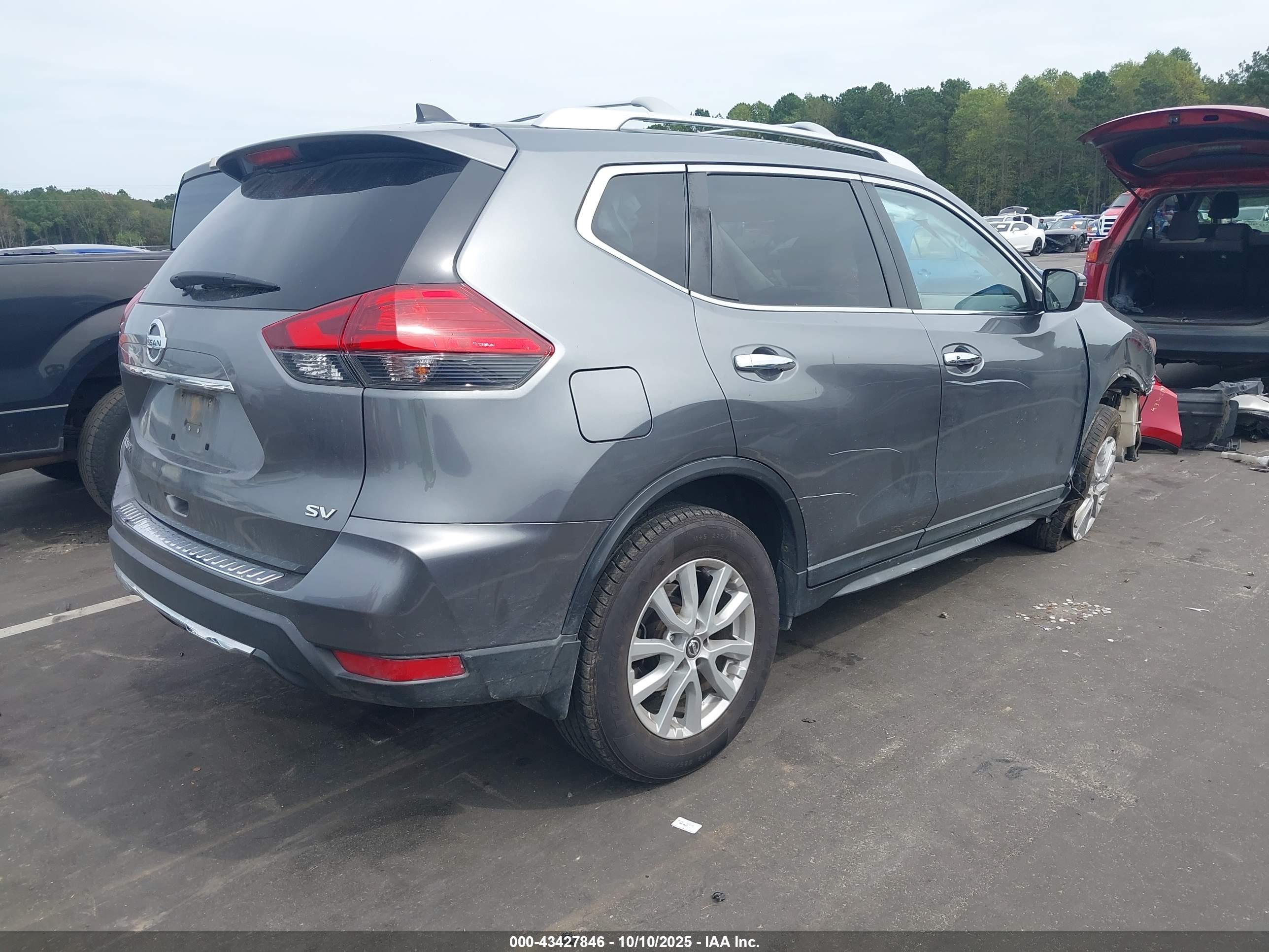 NISSAN ROGUE image 4