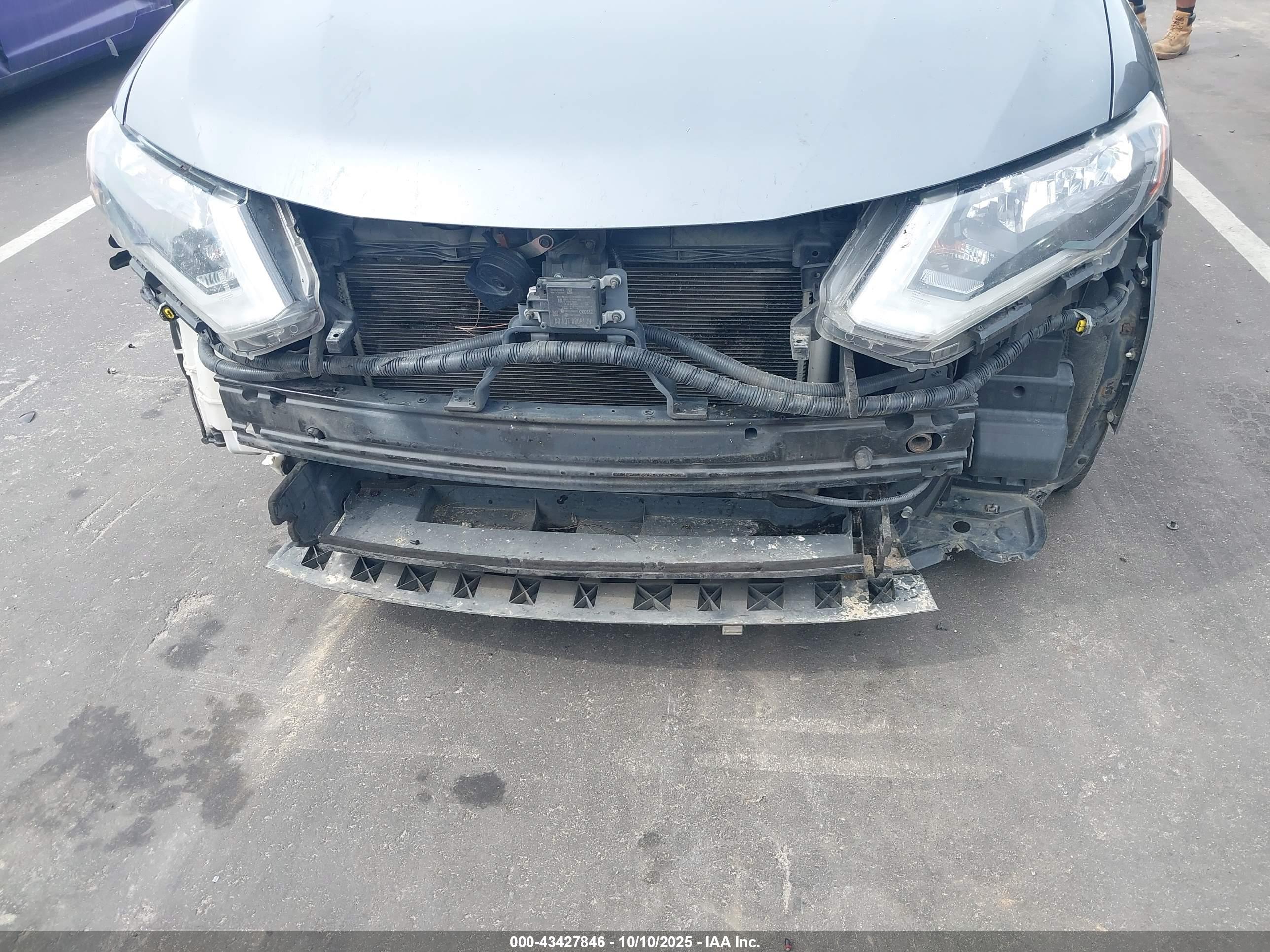 NISSAN ROGUE image 6