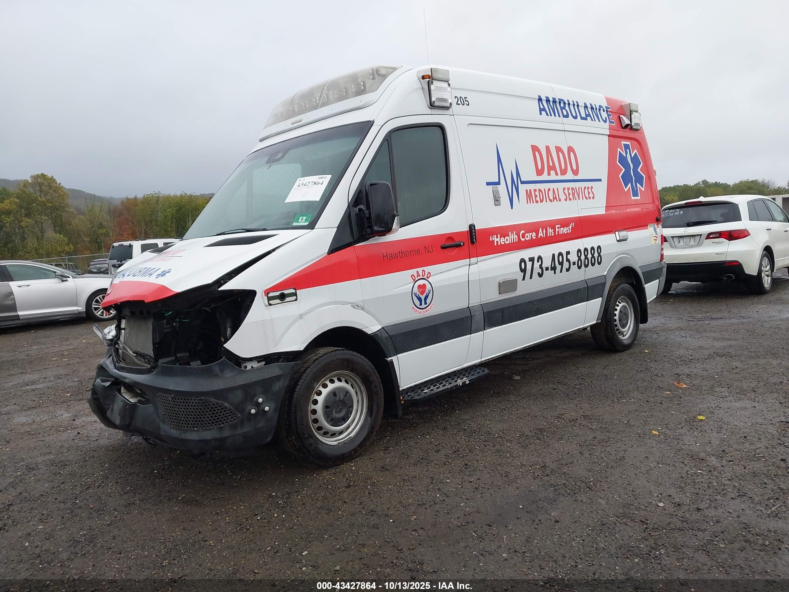 MERCEDES AMBULANCE image 2