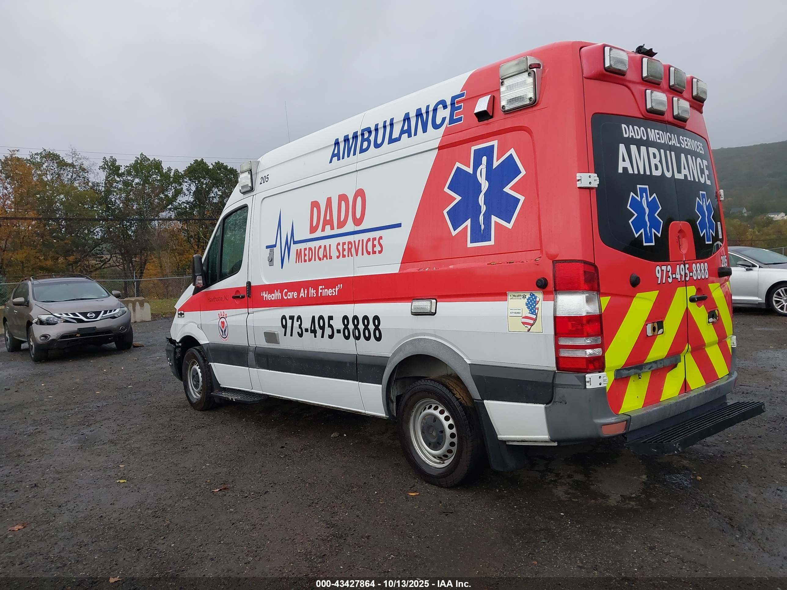MERCEDES AMBULANCE image 3