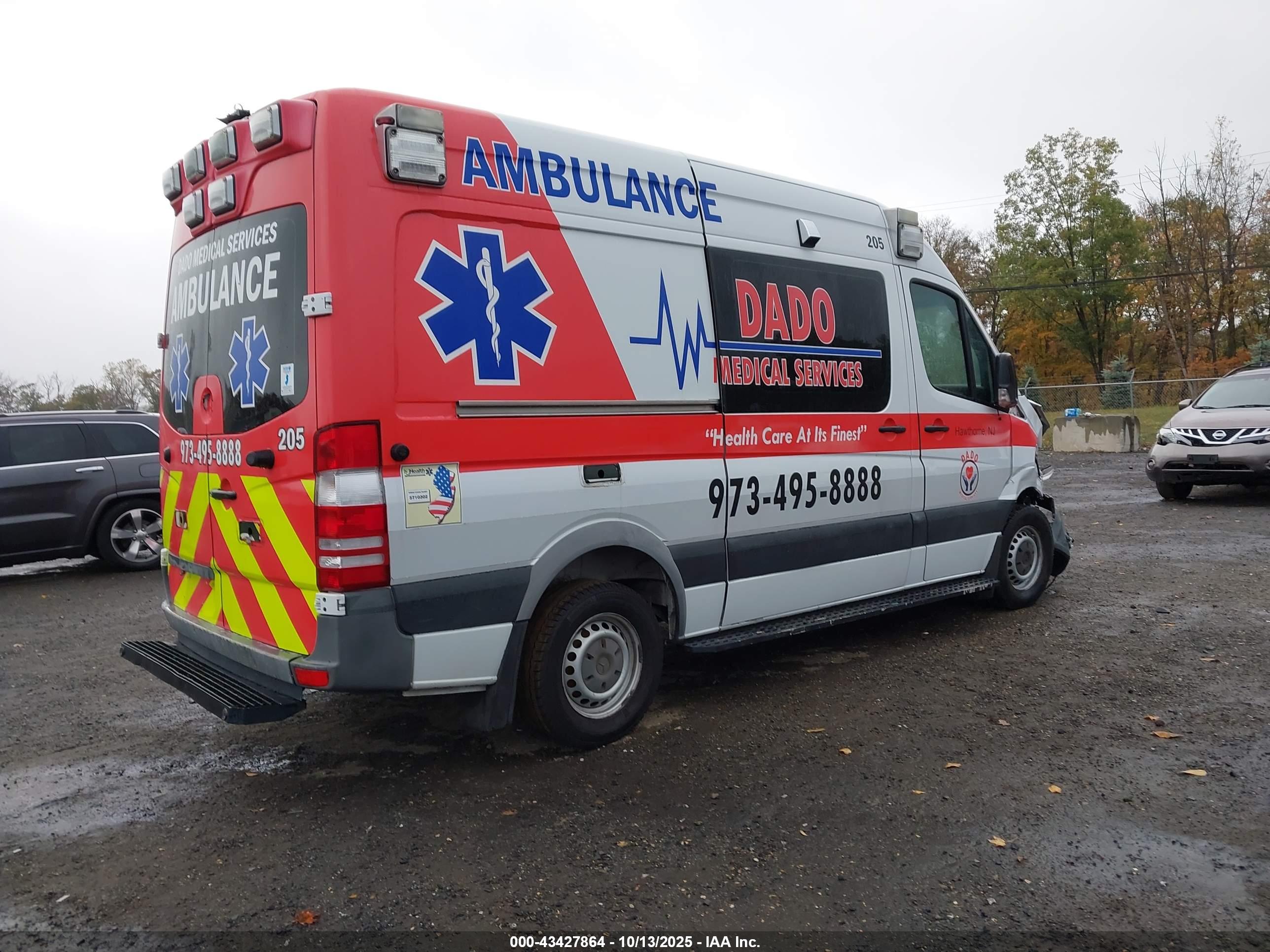 MERCEDES AMBULANCE image 4