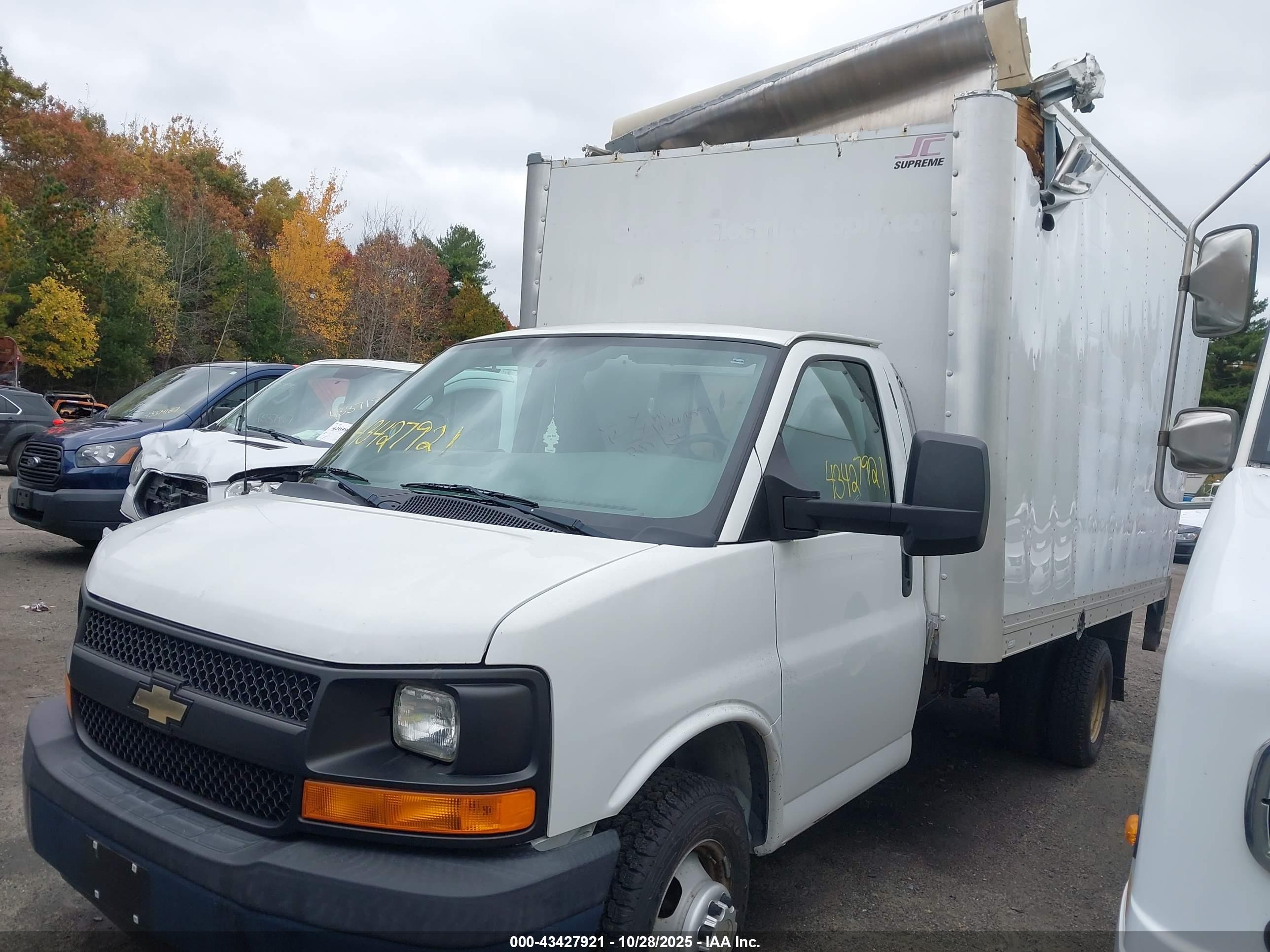 CHEVROLET EXPRESS image 2