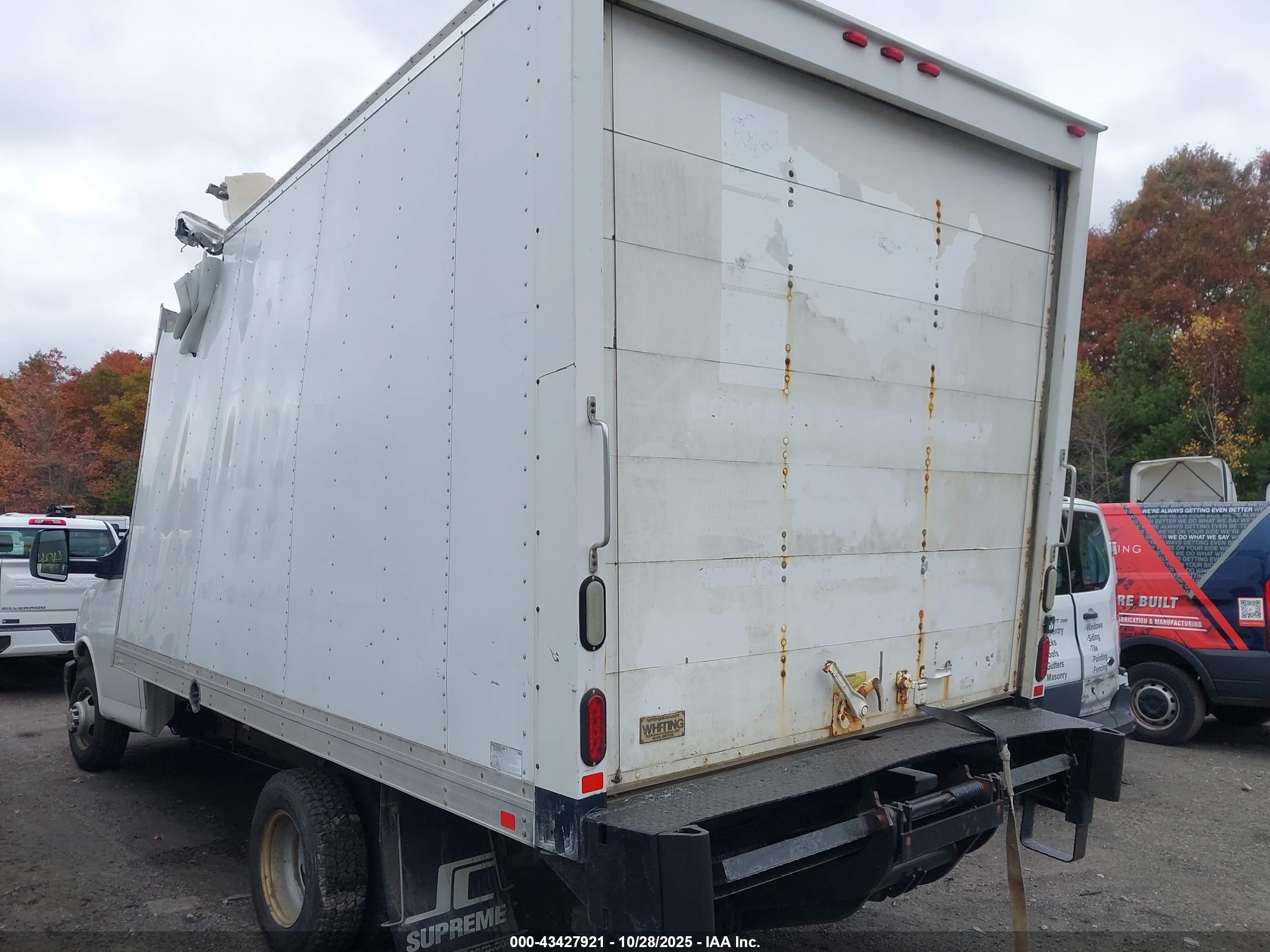 CHEVROLET EXPRESS image 3