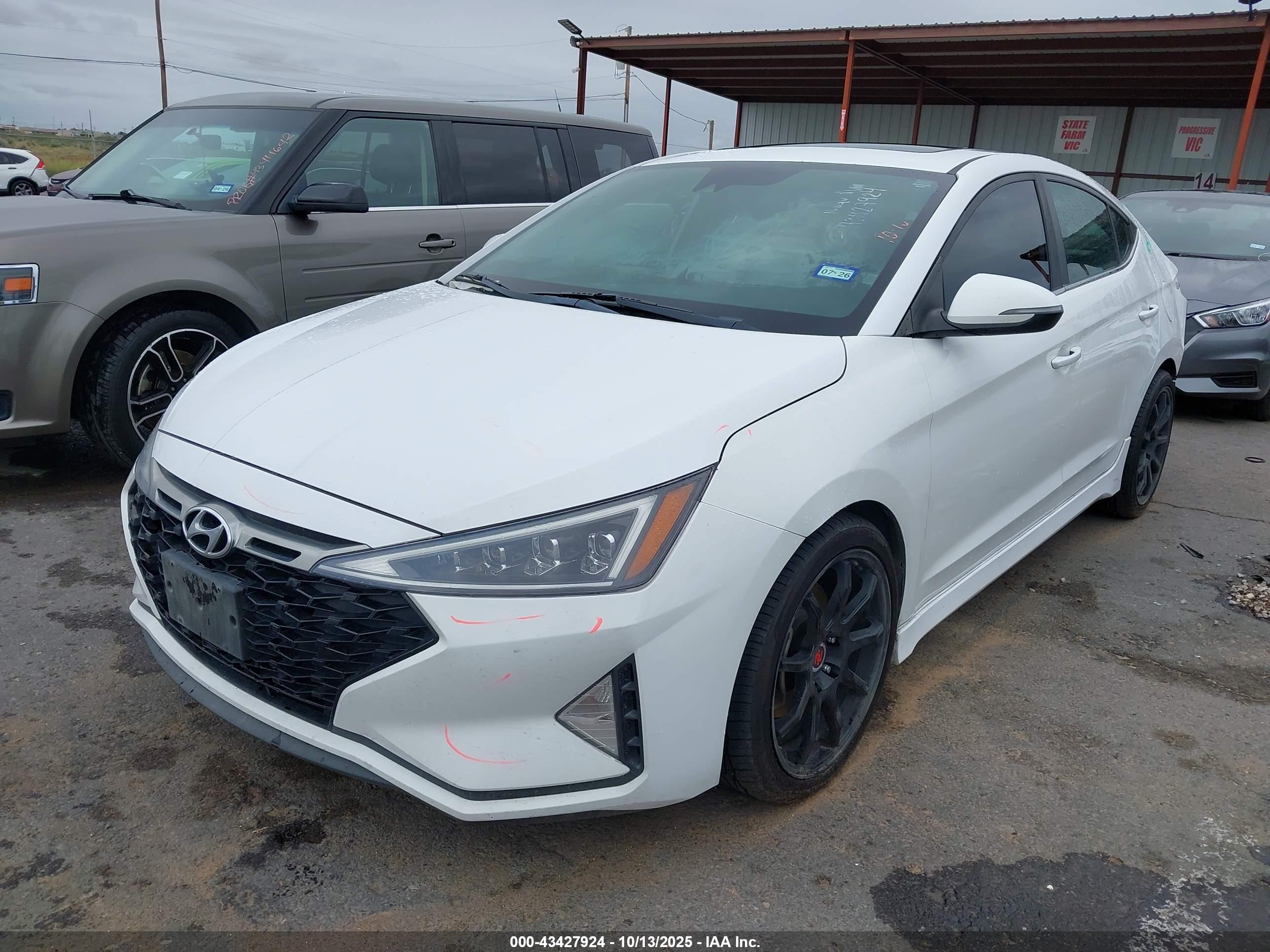 HYUNDAI ELANTRA image 2