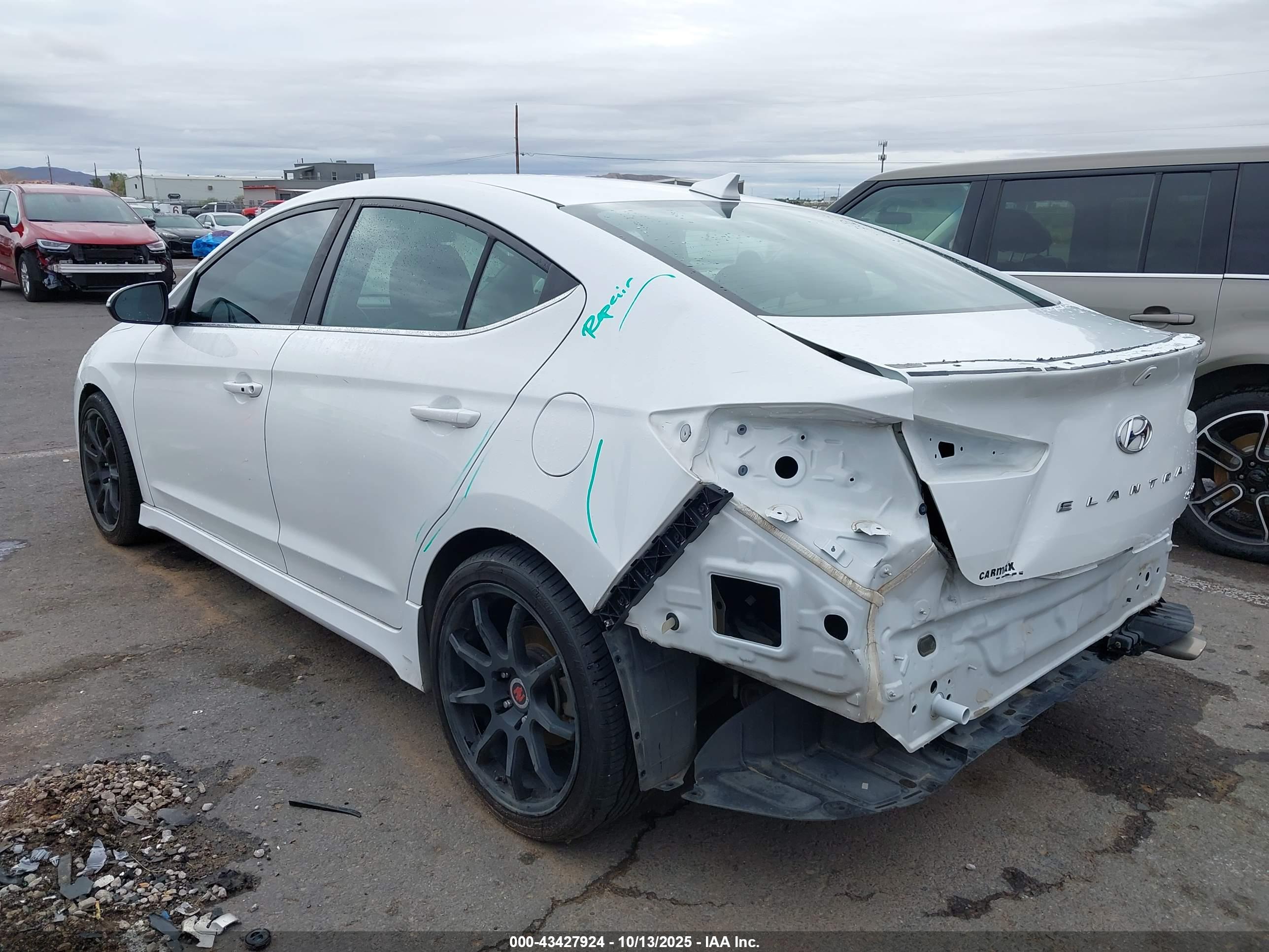 HYUNDAI ELANTRA image 3
