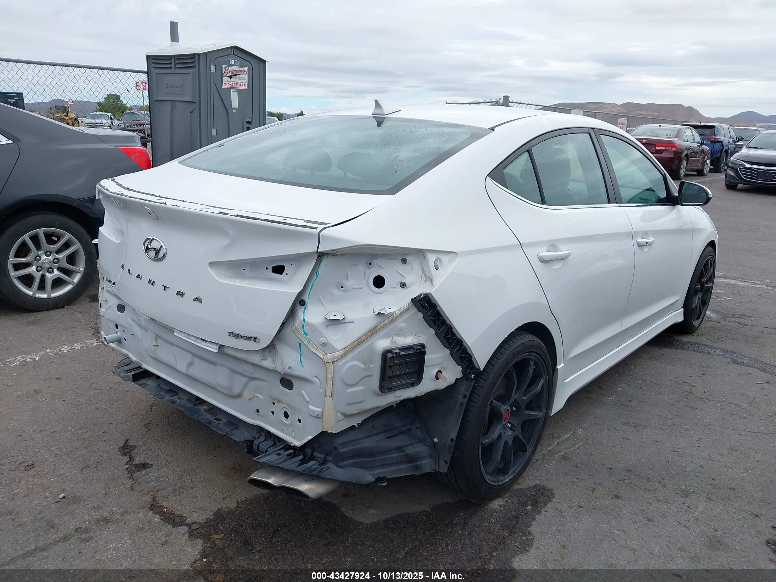 HYUNDAI ELANTRA image 4