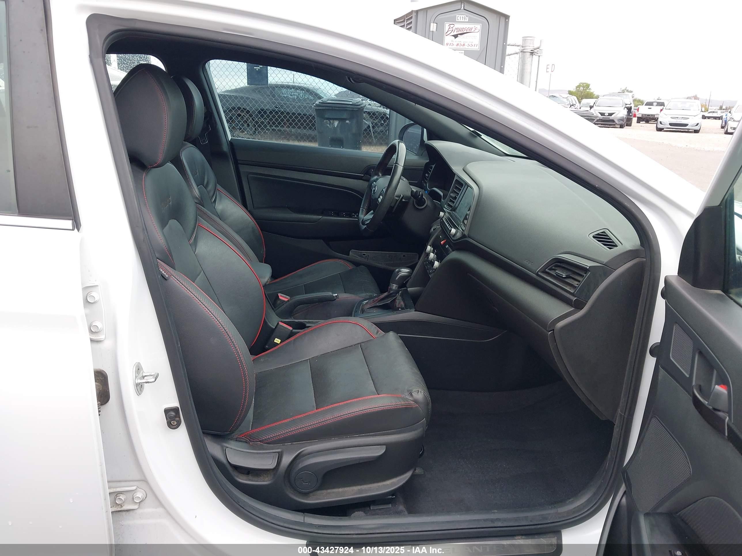 HYUNDAI ELANTRA image 5