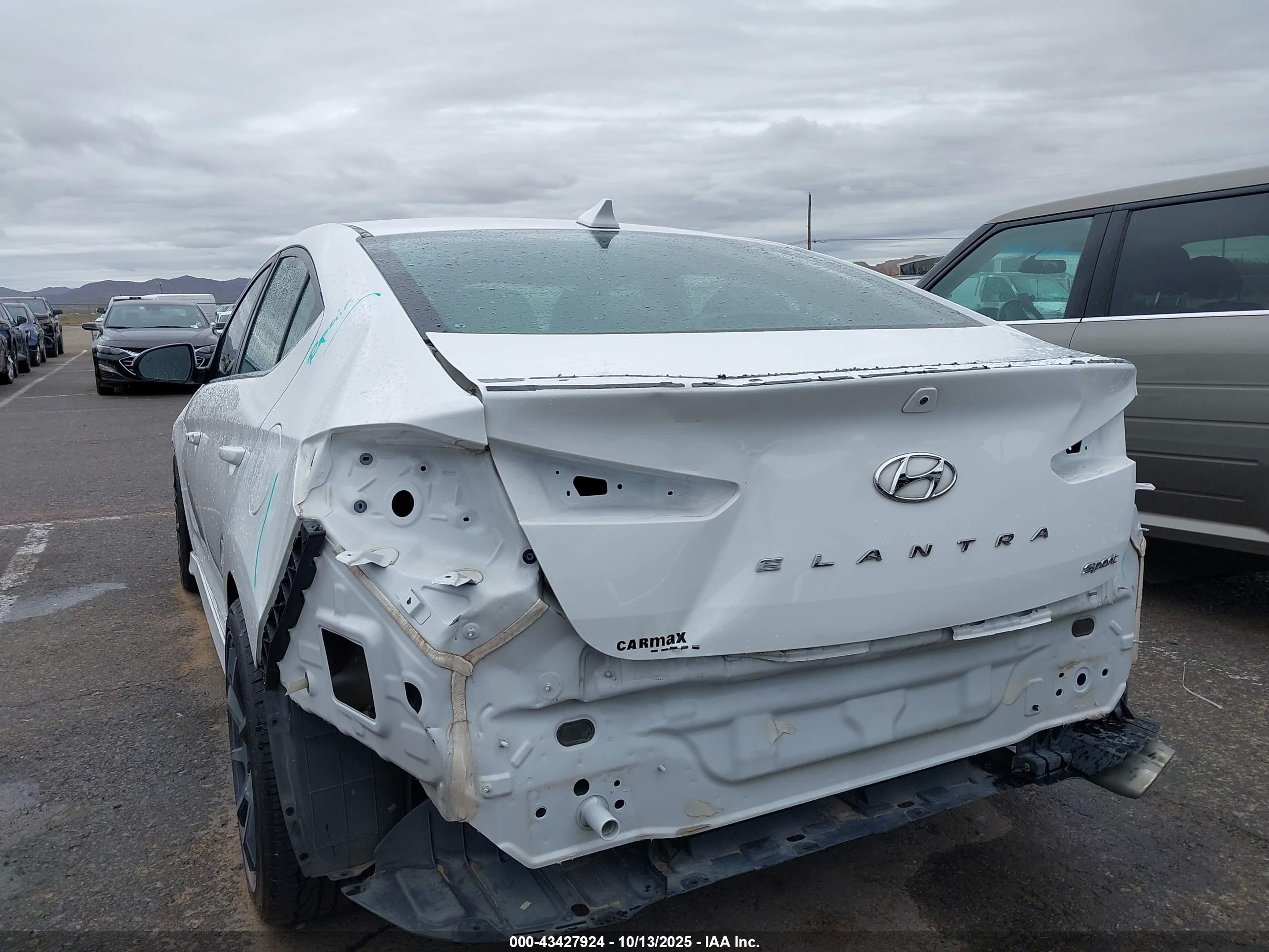HYUNDAI ELANTRA image 6