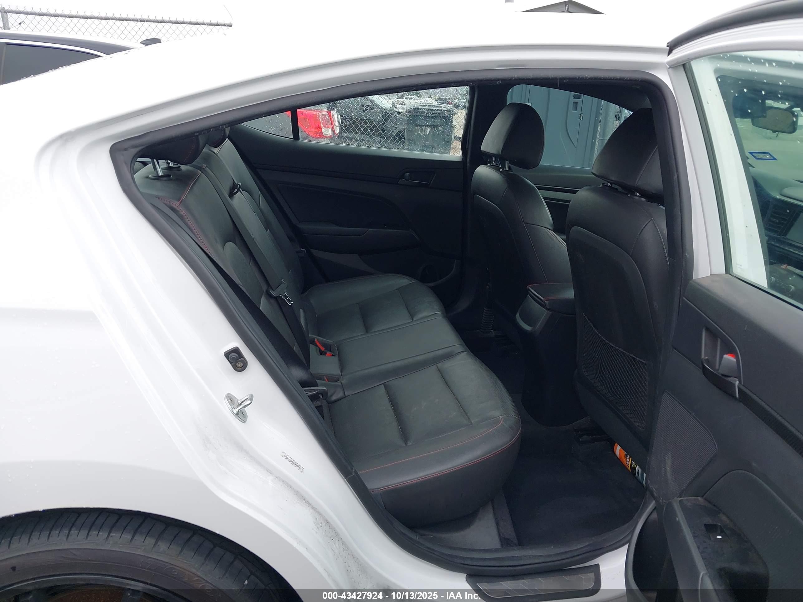 HYUNDAI ELANTRA image 8