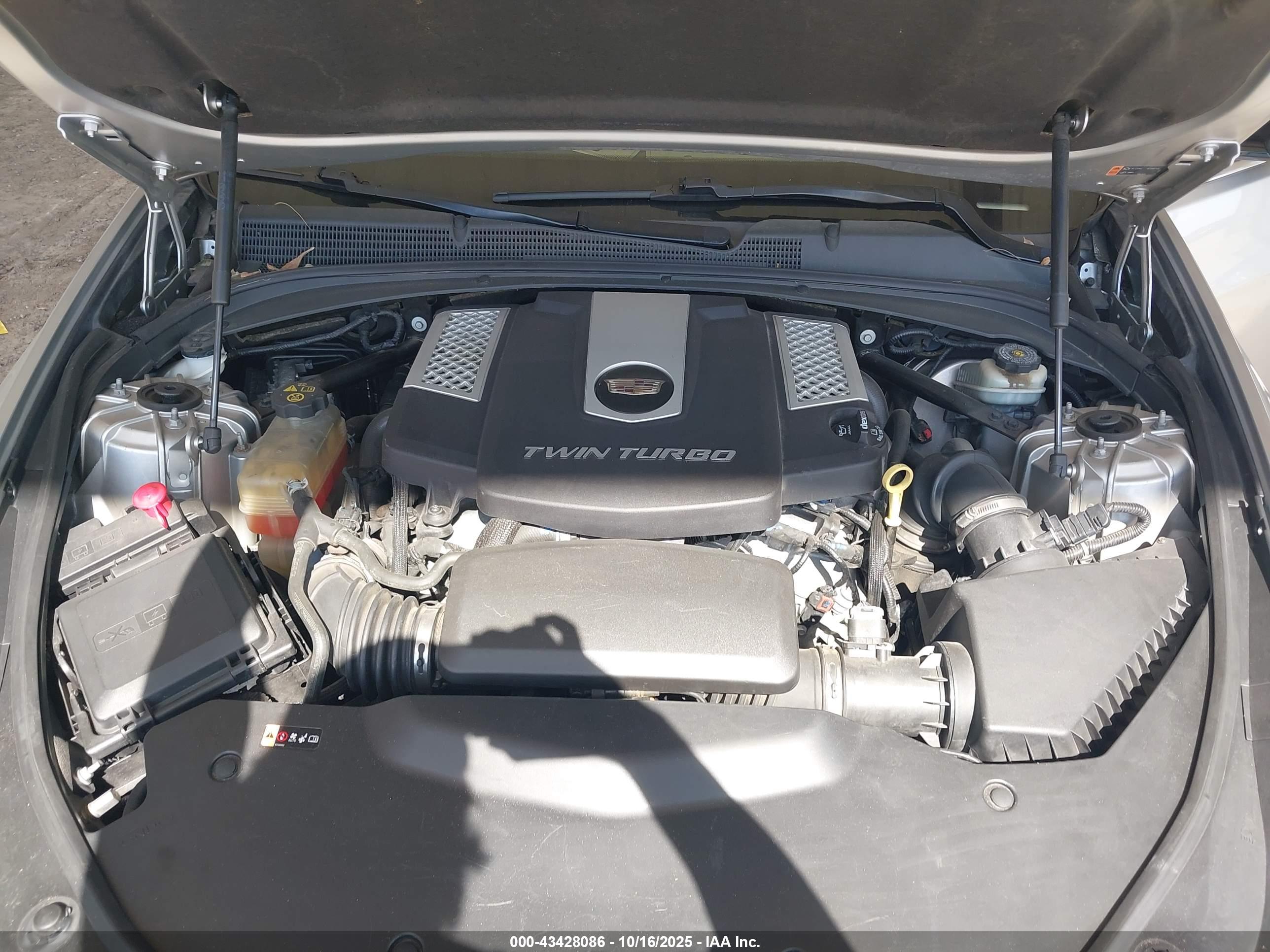 CADILLAC CTS image 10