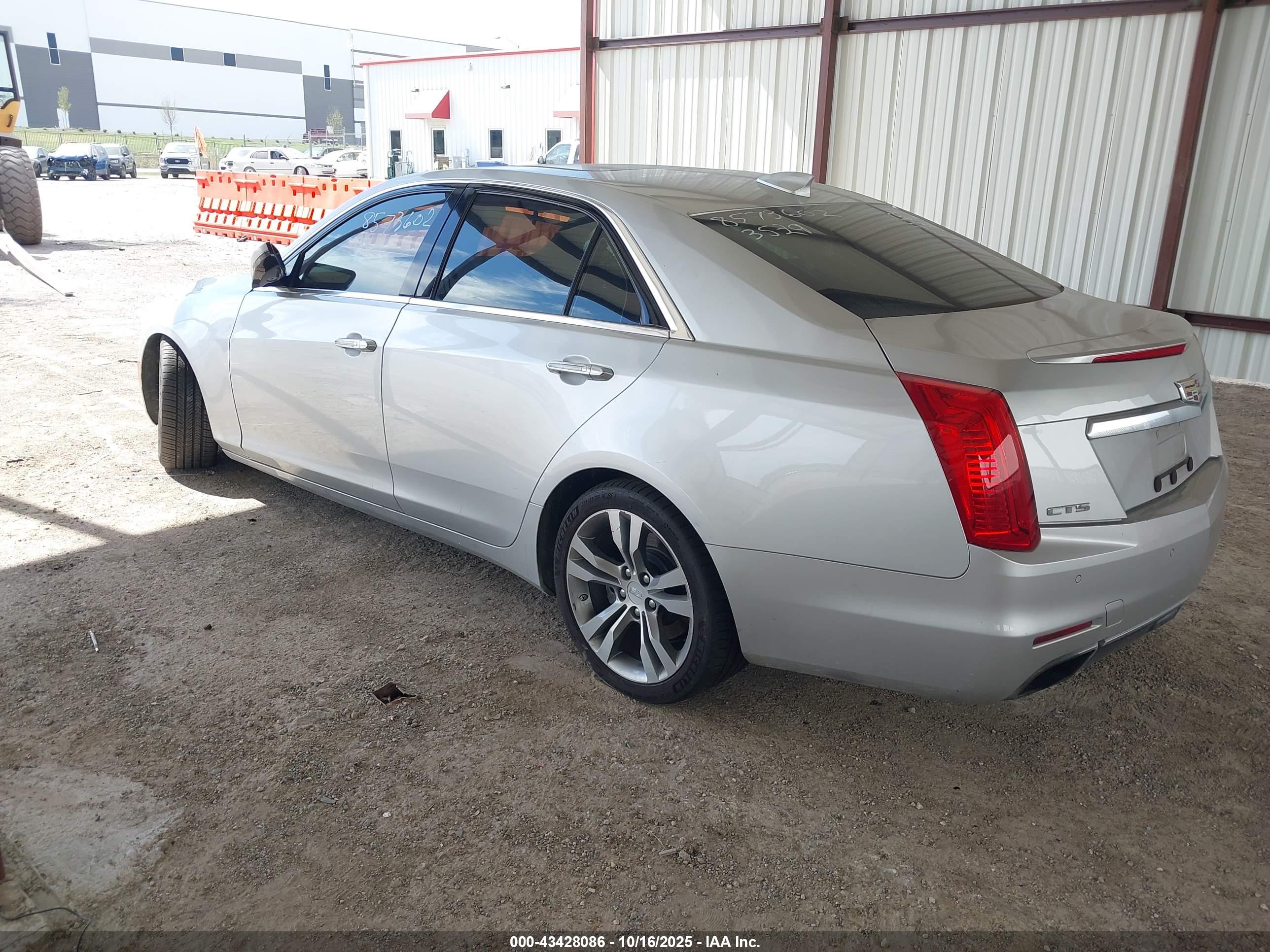 CADILLAC CTS image 3