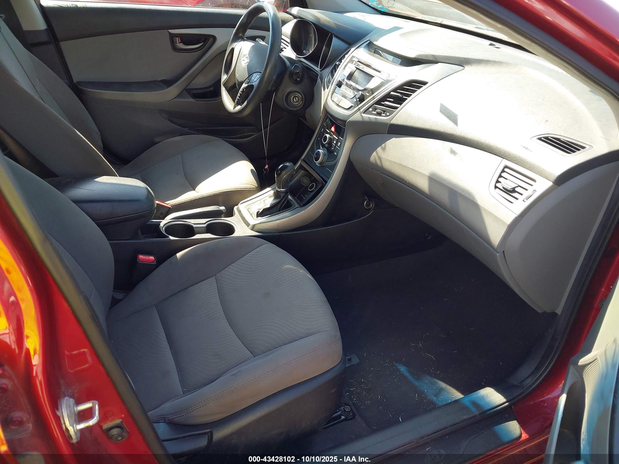HYUNDAI ELANTRA image 5