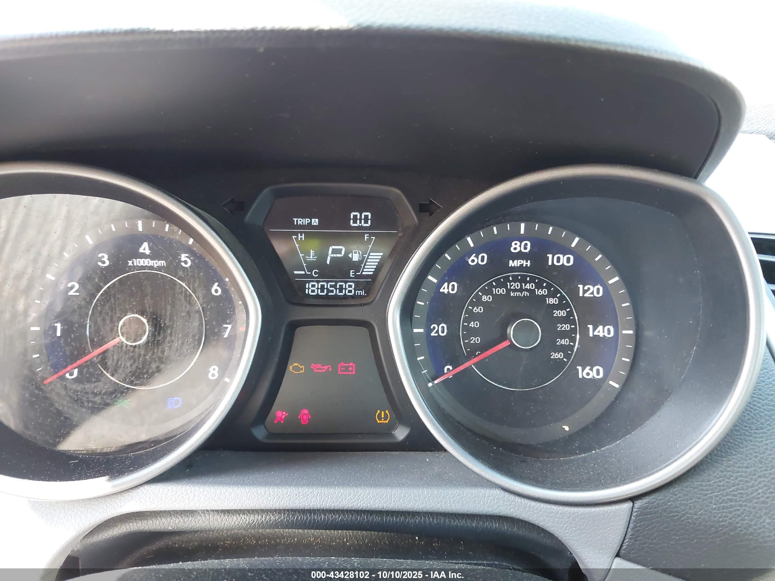 HYUNDAI ELANTRA image 7
