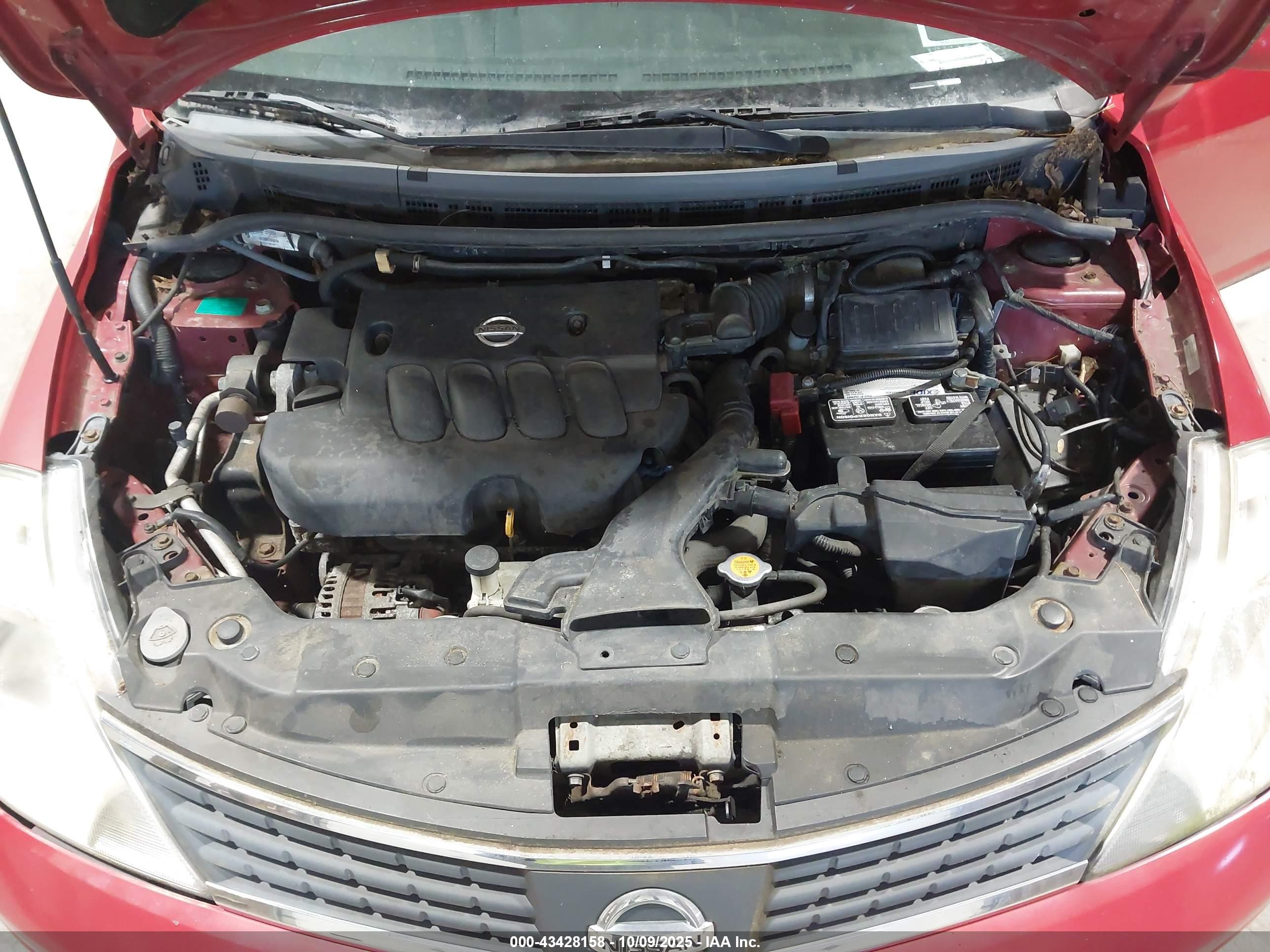 NISSAN VERSA image 10
