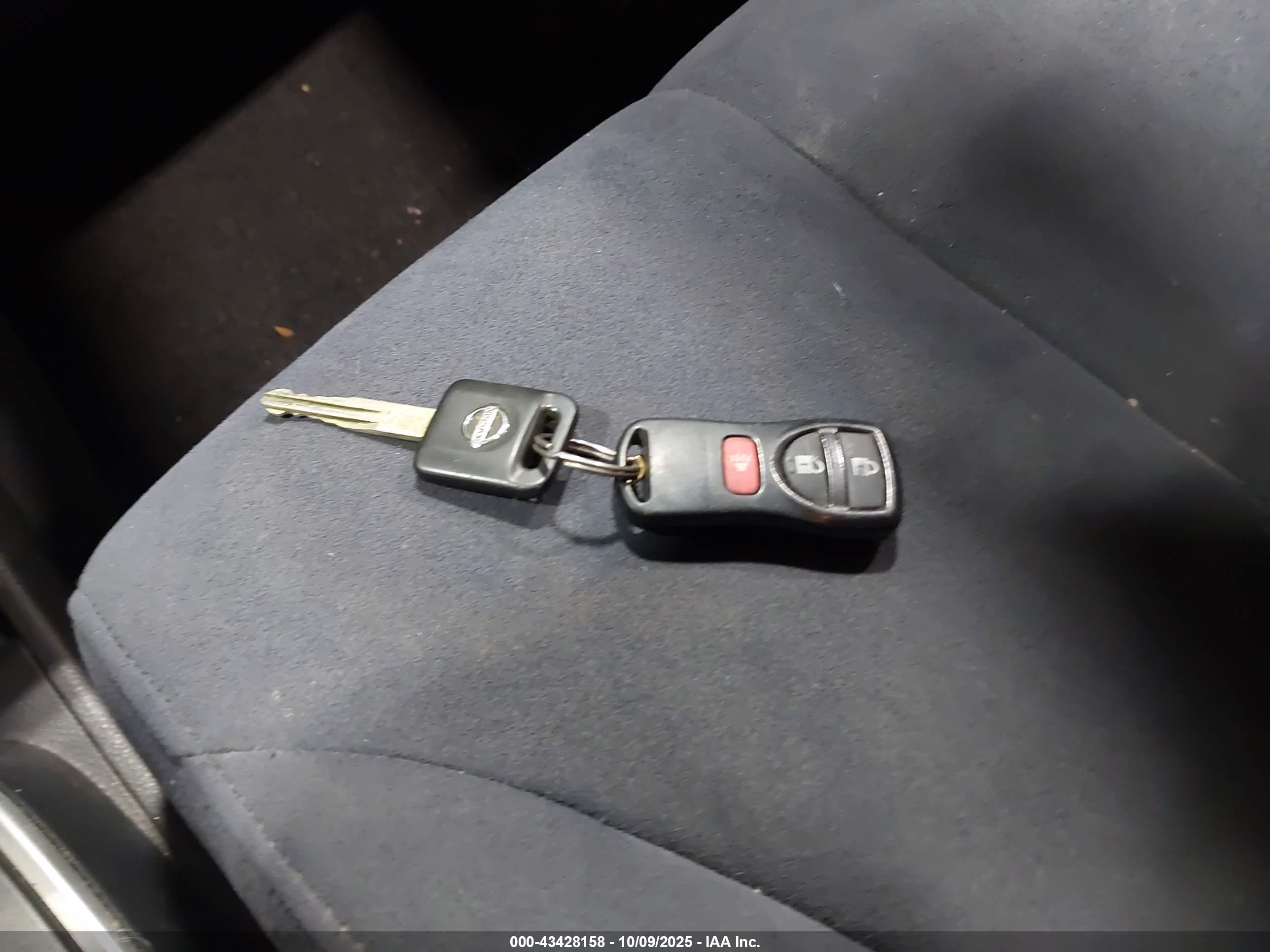 NISSAN VERSA image 11