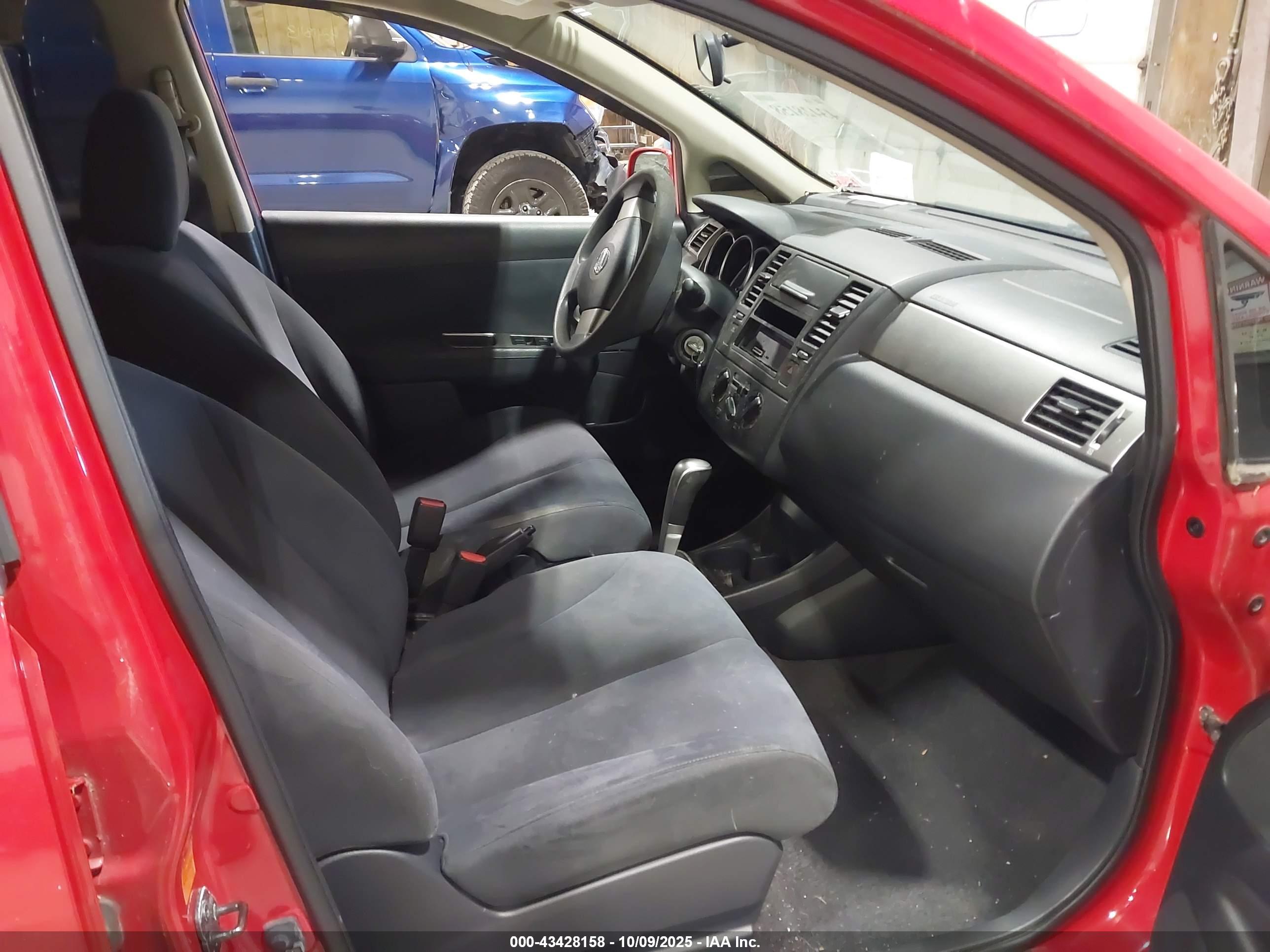 NISSAN VERSA image 5